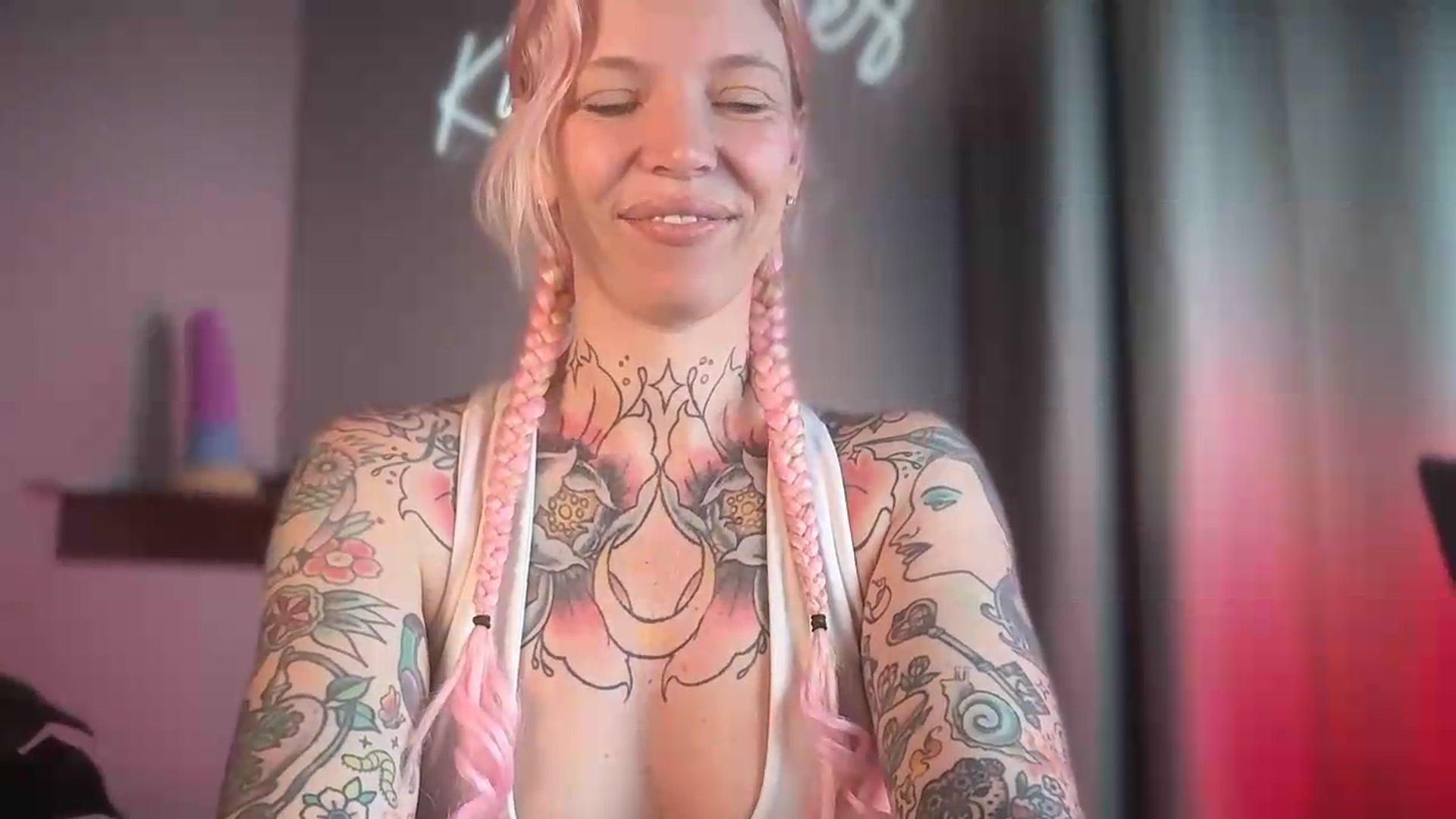 Gallery image thumbnail from Kittjones33's myfreecams stream on, 09/04/2026, 13:10 image 4 of 20