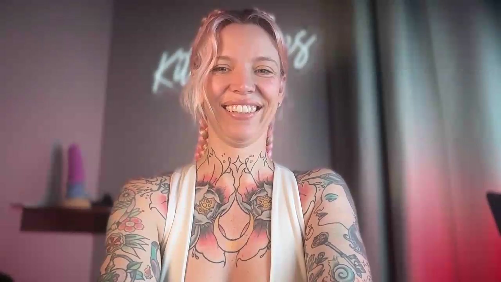 Gallery image thumbnail from Kittjones33's myfreecams stream on, 09/04/2026, 13:10 image 11 of 20