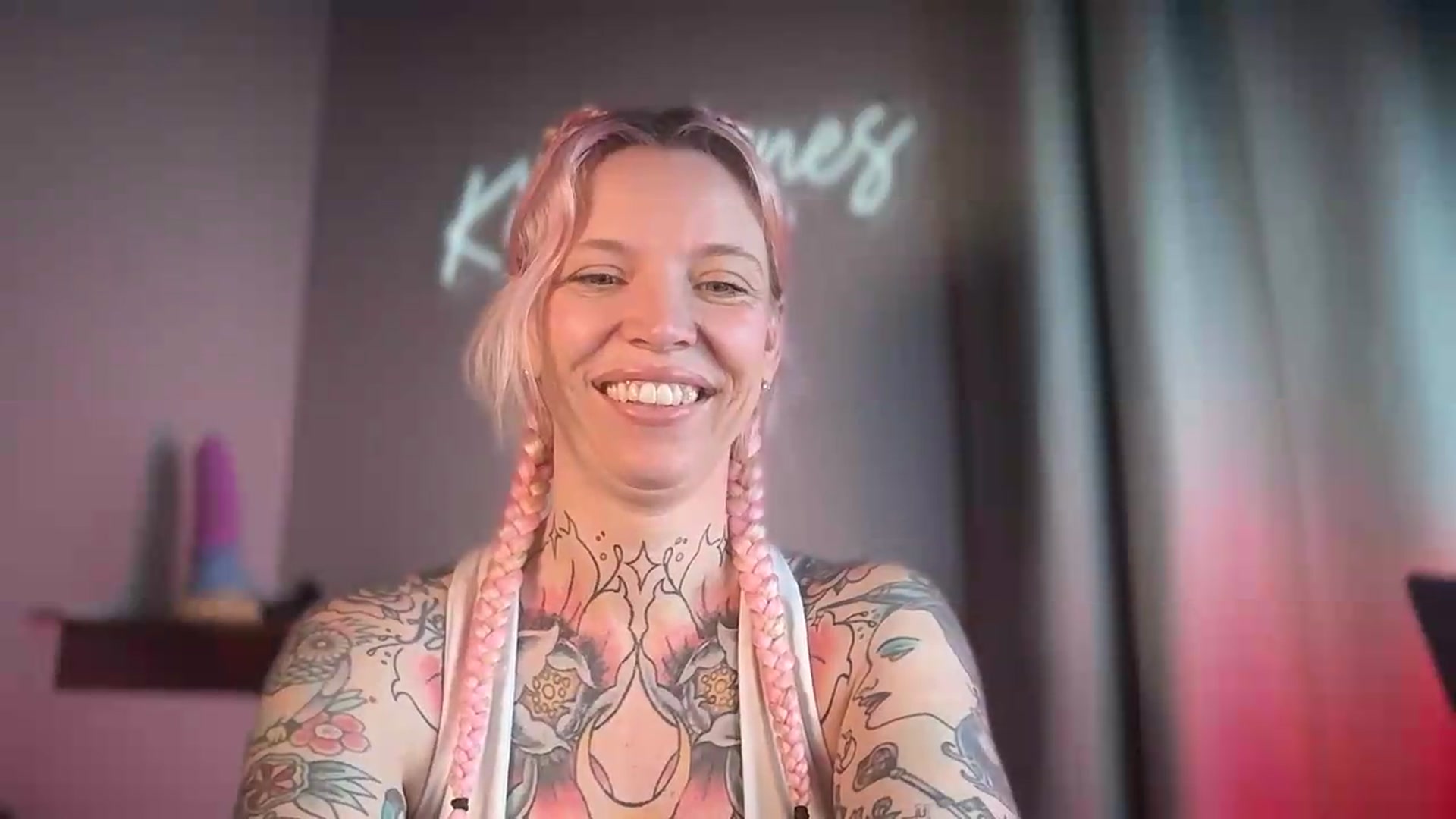 Gallery image thumbnail from Kittjones33's myfreecams stream on, 09/04/2026, 13:10 image 2 of 20