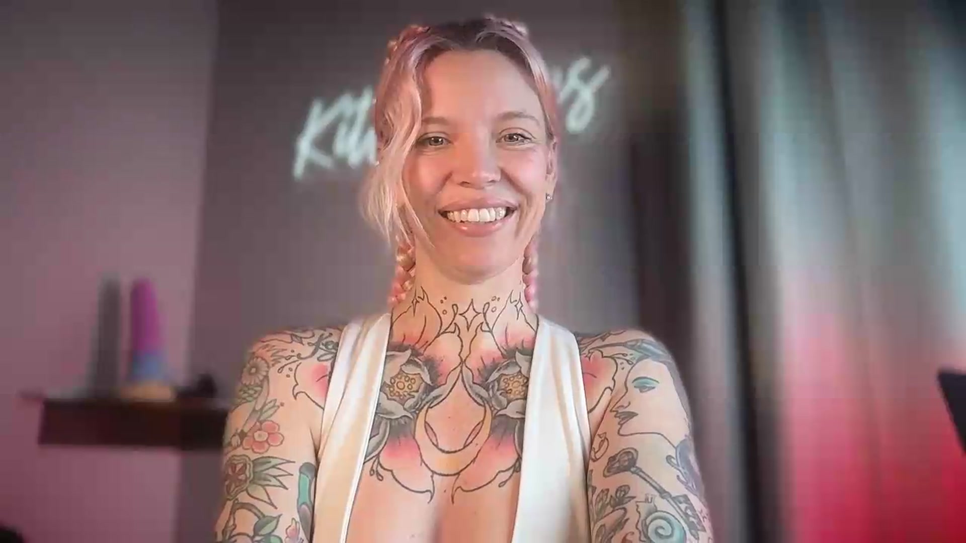 Gallery image thumbnail from Kittjones33's myfreecams stream on, 09/04/2026, 13:10 image 10 of 20