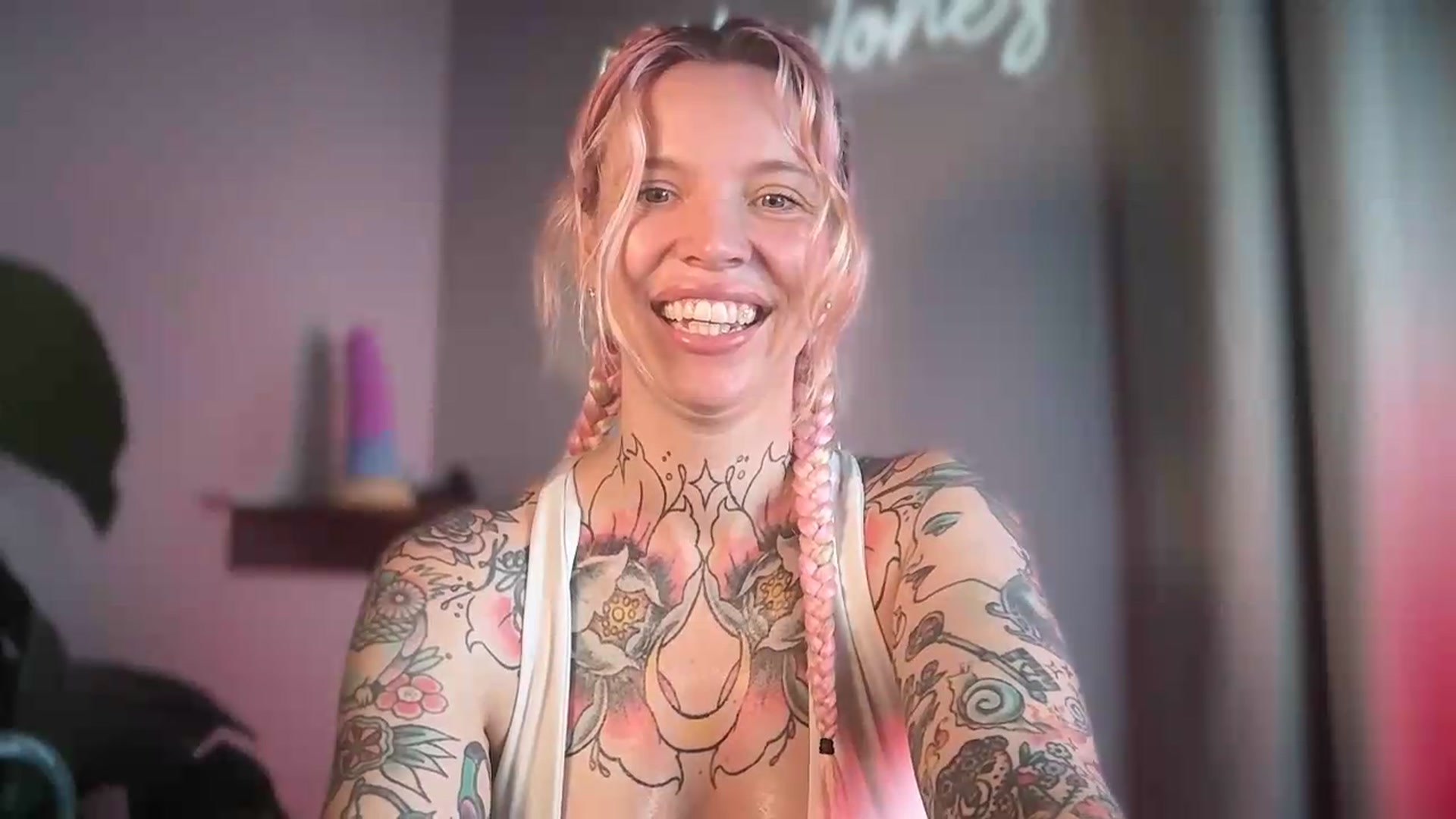Gallery image thumbnail from Kittjones33's myfreecams stream on, 09/04/2026, 14:09 image 14 of 20