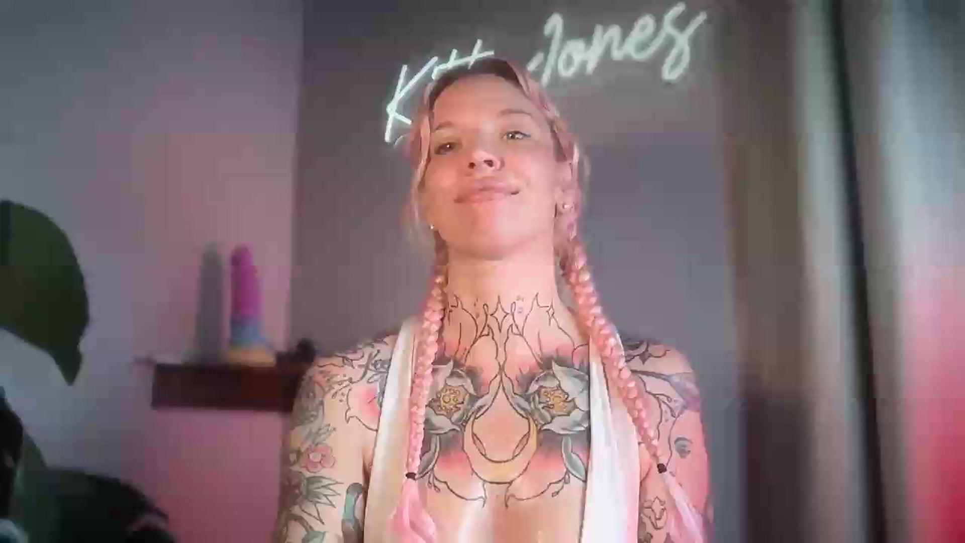 Gallery image thumbnail from Kittjones33's myfreecams stream on, 09/04/2026, 14:09 image 1 of 20