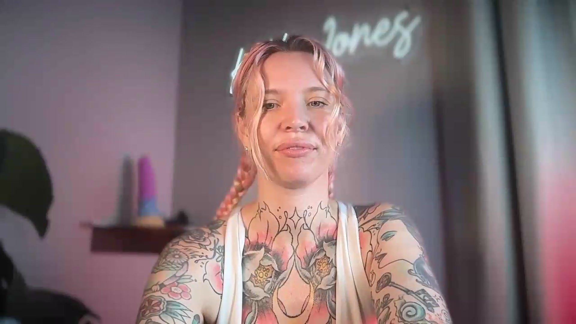 Gallery image thumbnail from Kittjones33's myfreecams stream on, 09/04/2026, 14:09 image 10 of 20