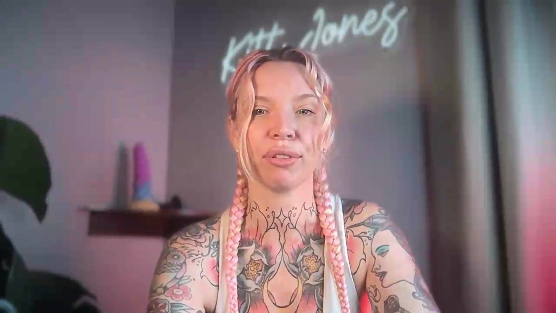 Gallery image thumbnail from Kittjones33's myfreecams stream on, 09/04/2026, 14:09 image 4 of 20