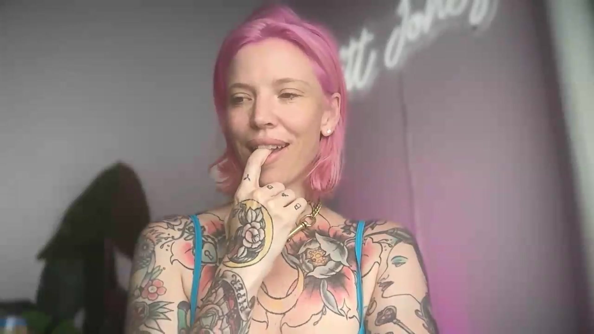 Gallery image thumbnail from Kittjones33's myfreecams stream on, 09/13/2026, 10:53 image 3 of 20