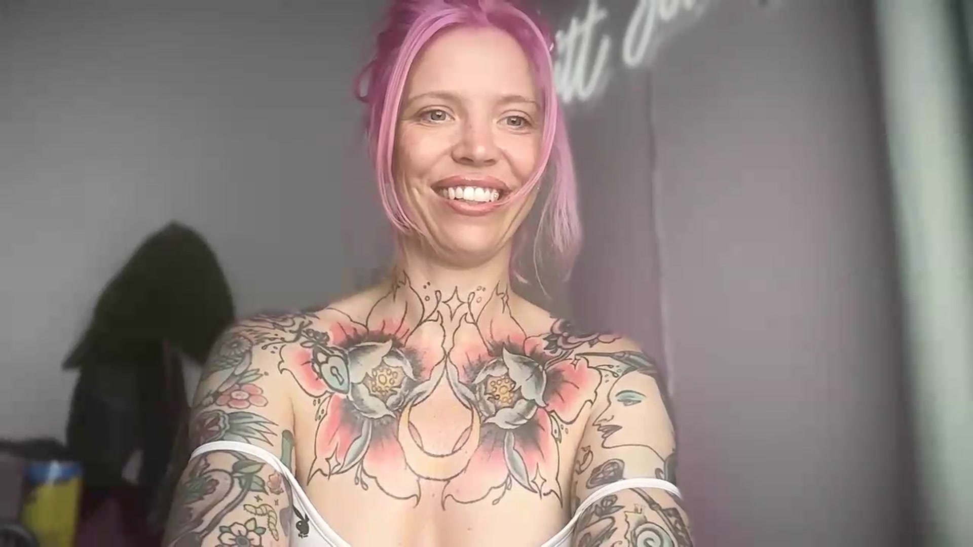 Gallery image thumbnail from Kittjones33's myfreecams stream on, 09/14/2026, 13:01 image 12 of 20