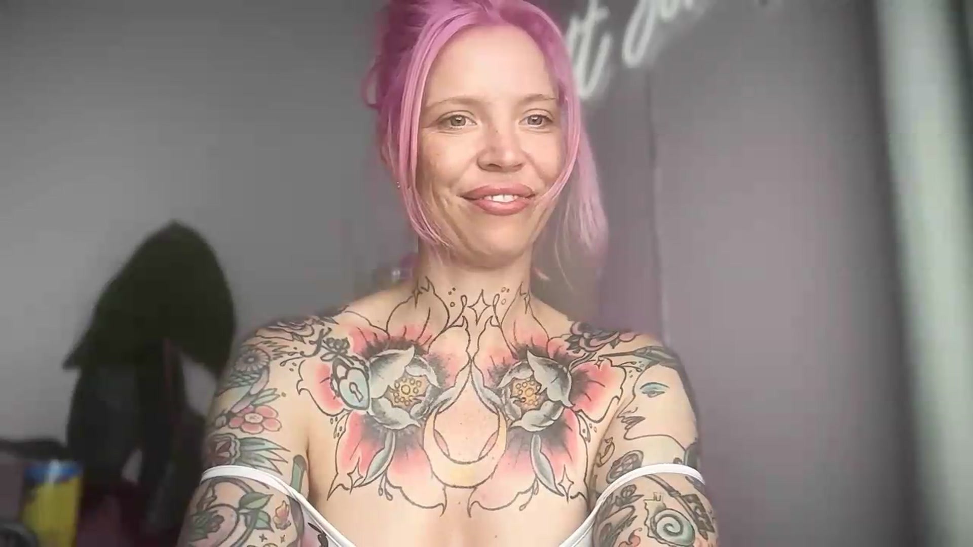 Gallery image thumbnail from Kittjones33's myfreecams stream on, 09/14/2026, 13:01 image 11 of 20