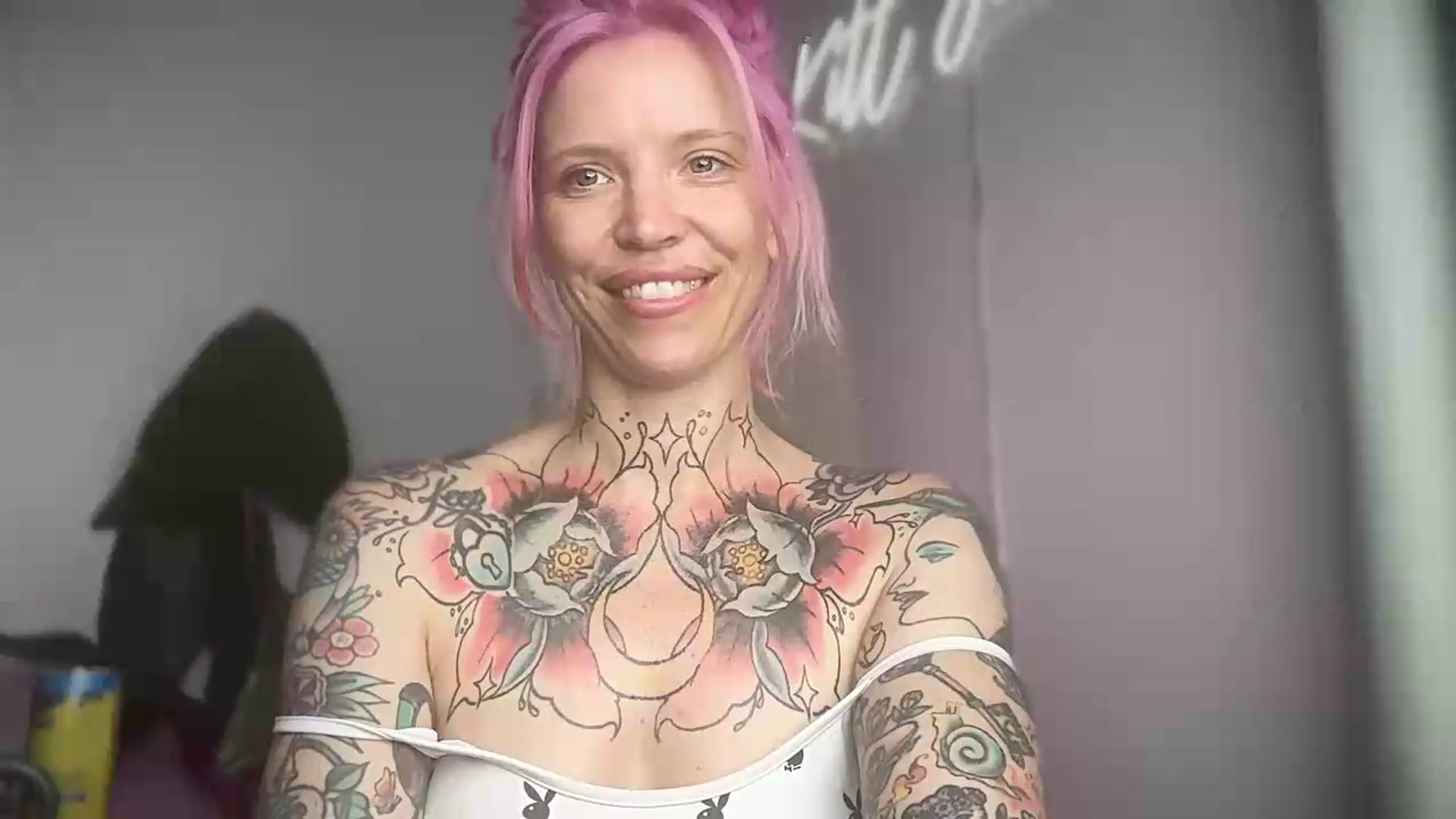 Gallery image thumbnail from Kittjones33's myfreecams stream on, 09/14/2026, 13:01 image 6 of 20
