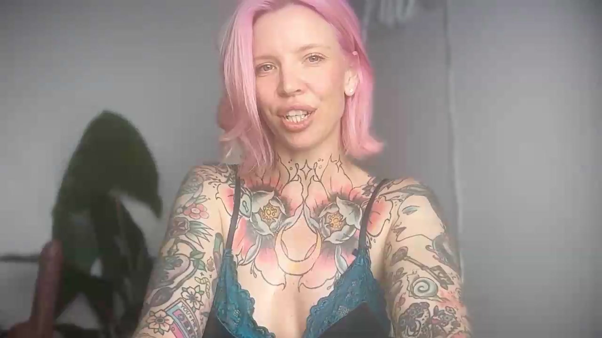 Gallery image thumbnail from Kittjones33's myfreecams stream on, 09/19/2026, 12:35 image 4 of 20