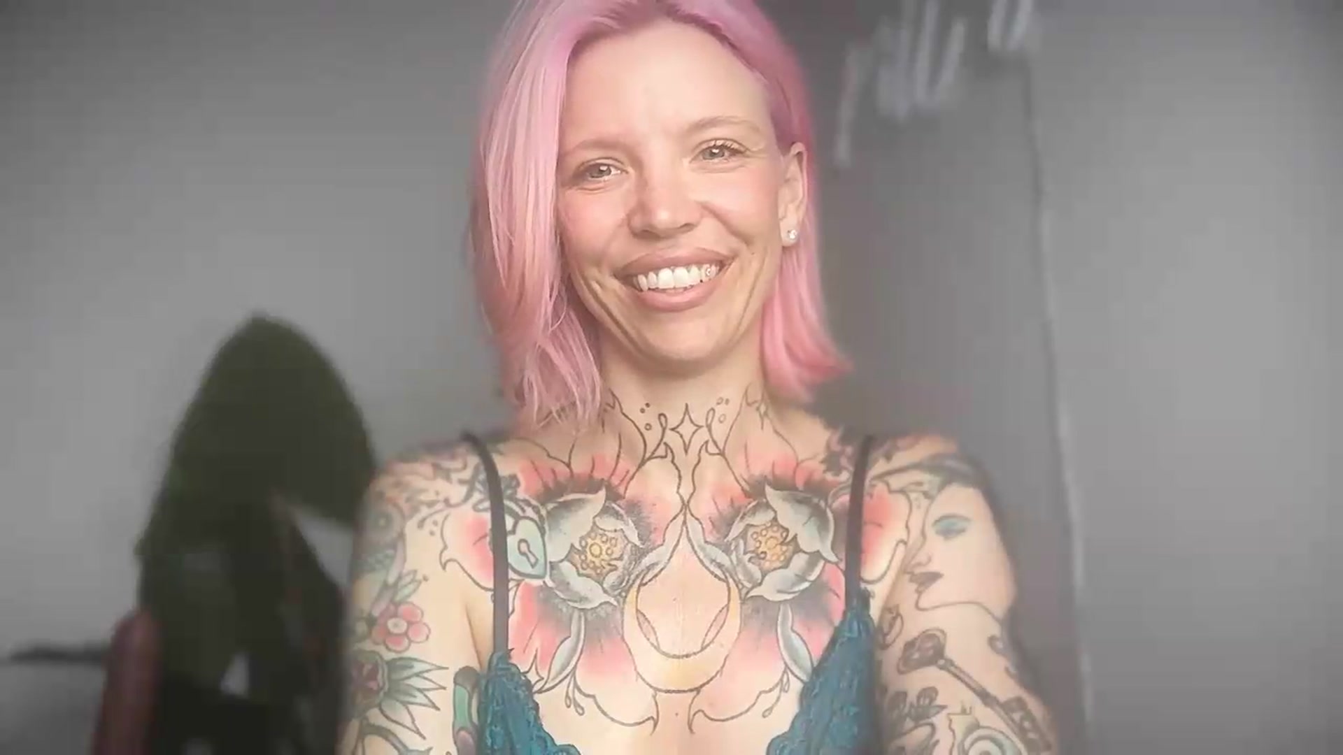 Gallery image thumbnail from Kittjones33's myfreecams stream on, 09/19/2026, 12:35 image 17 of 20