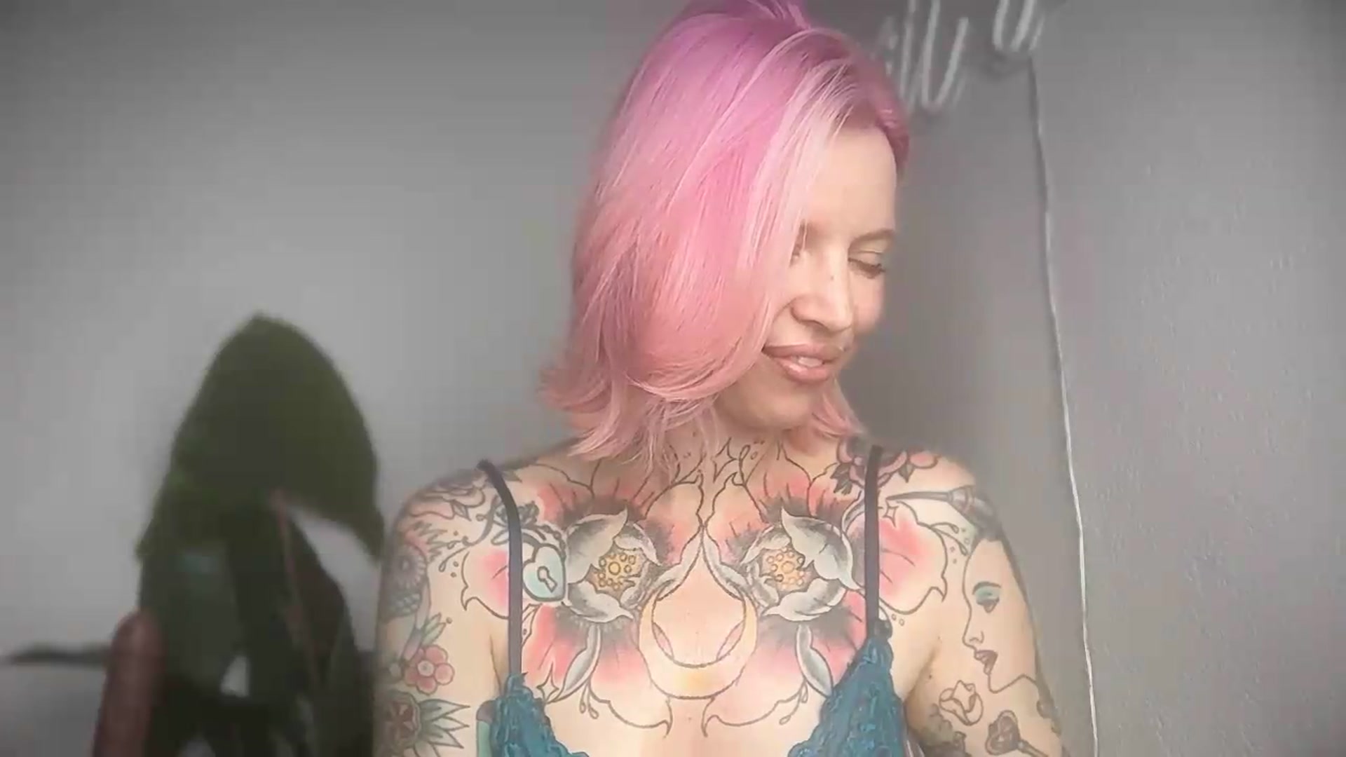 Gallery image thumbnail from Kittjones33's myfreecams stream on, 09/19/2026, 12:35 image 15 of 20