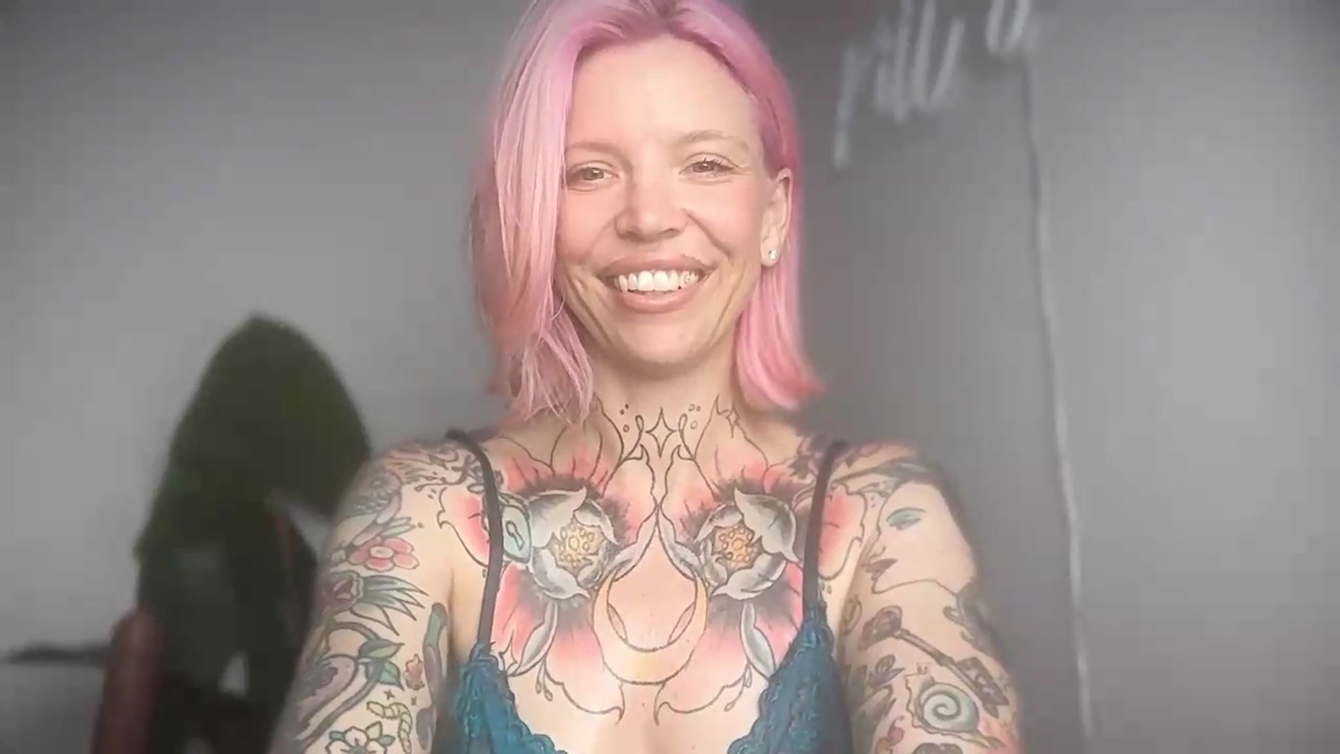 Gallery image thumbnail from Kittjones33's myfreecams stream on, 09/19/2026, 12:35 image 14 of 20