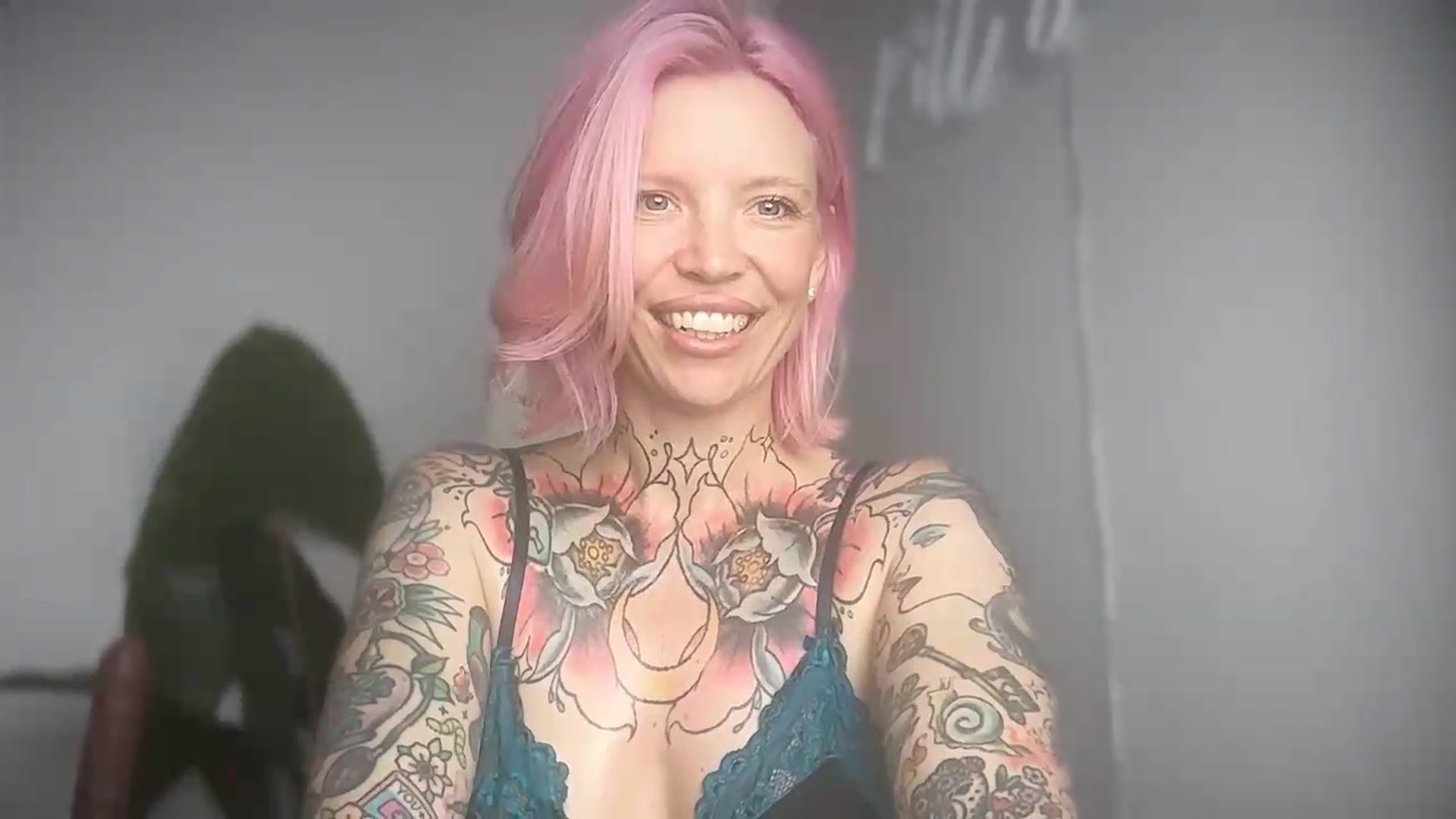 Gallery image thumbnail from Kittjones33's myfreecams stream on, 09/19/2026, 12:35 image 2 of 20