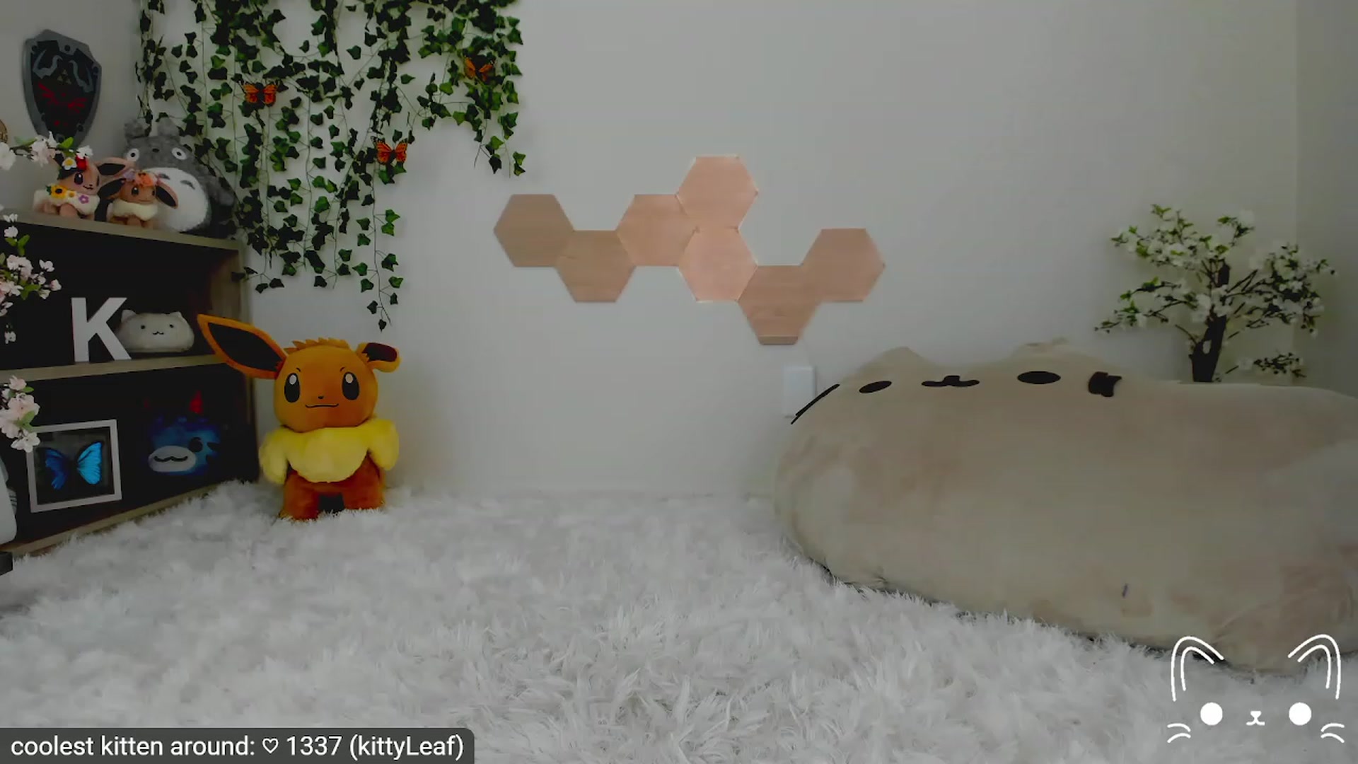 Gallery image thumbnail from Kitty's myfreecams stream on, 04/06/2023, 06:32 image 6 of 20