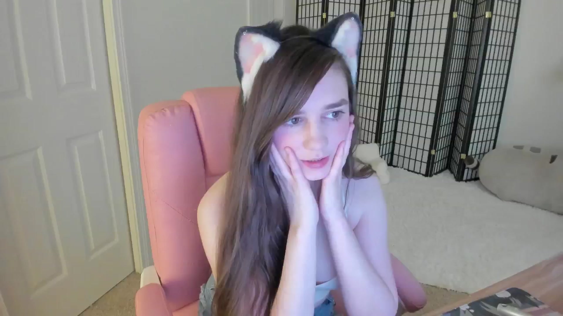 Gallery image thumbnail from Kitty's myfreecams stream on, 08/12/2024, 05:16 image 8 of 20