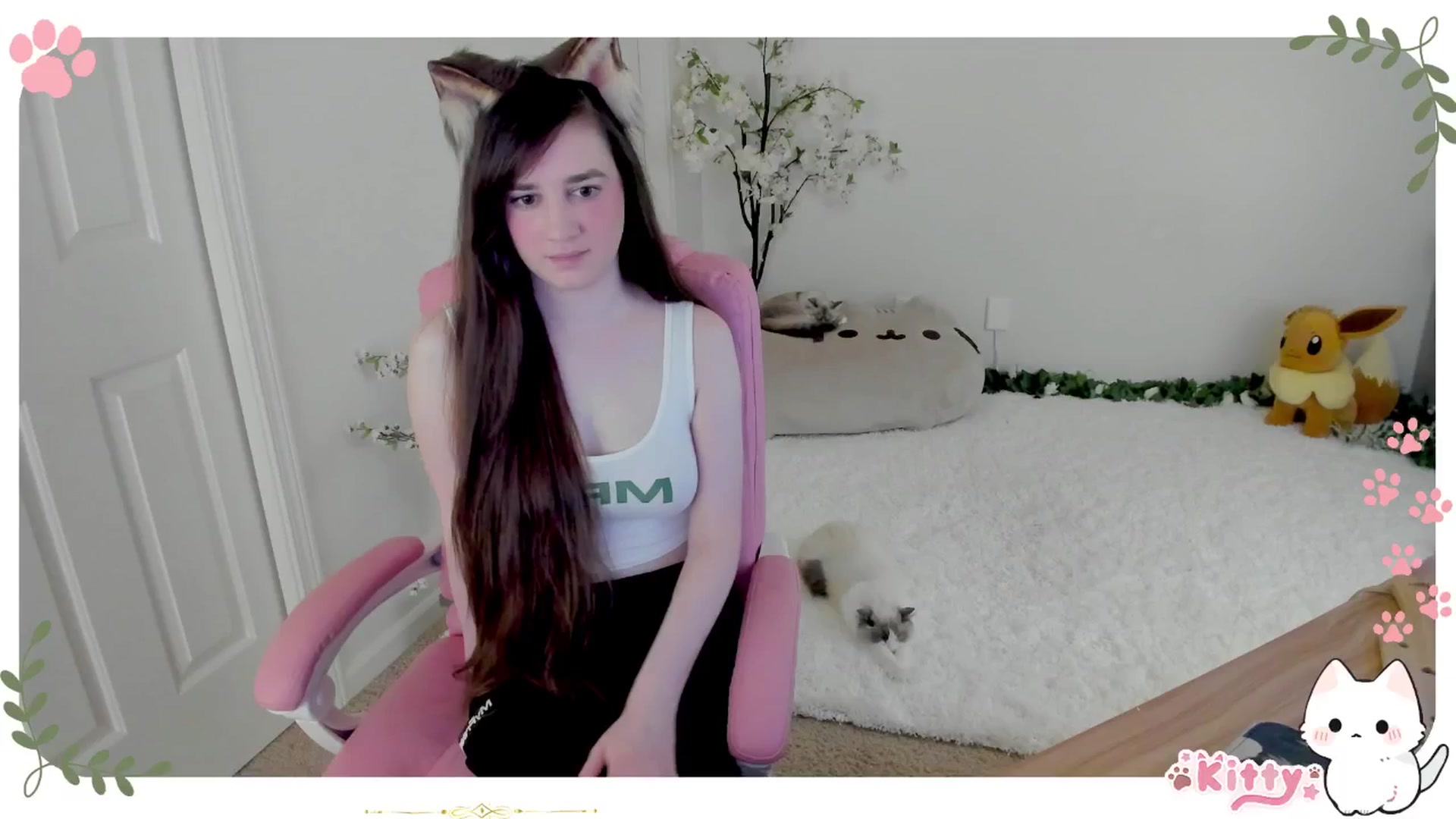 Gallery image thumbnail from Kitty's myfreecams stream on, 04/04/2025, 06:07 image 2 of 20