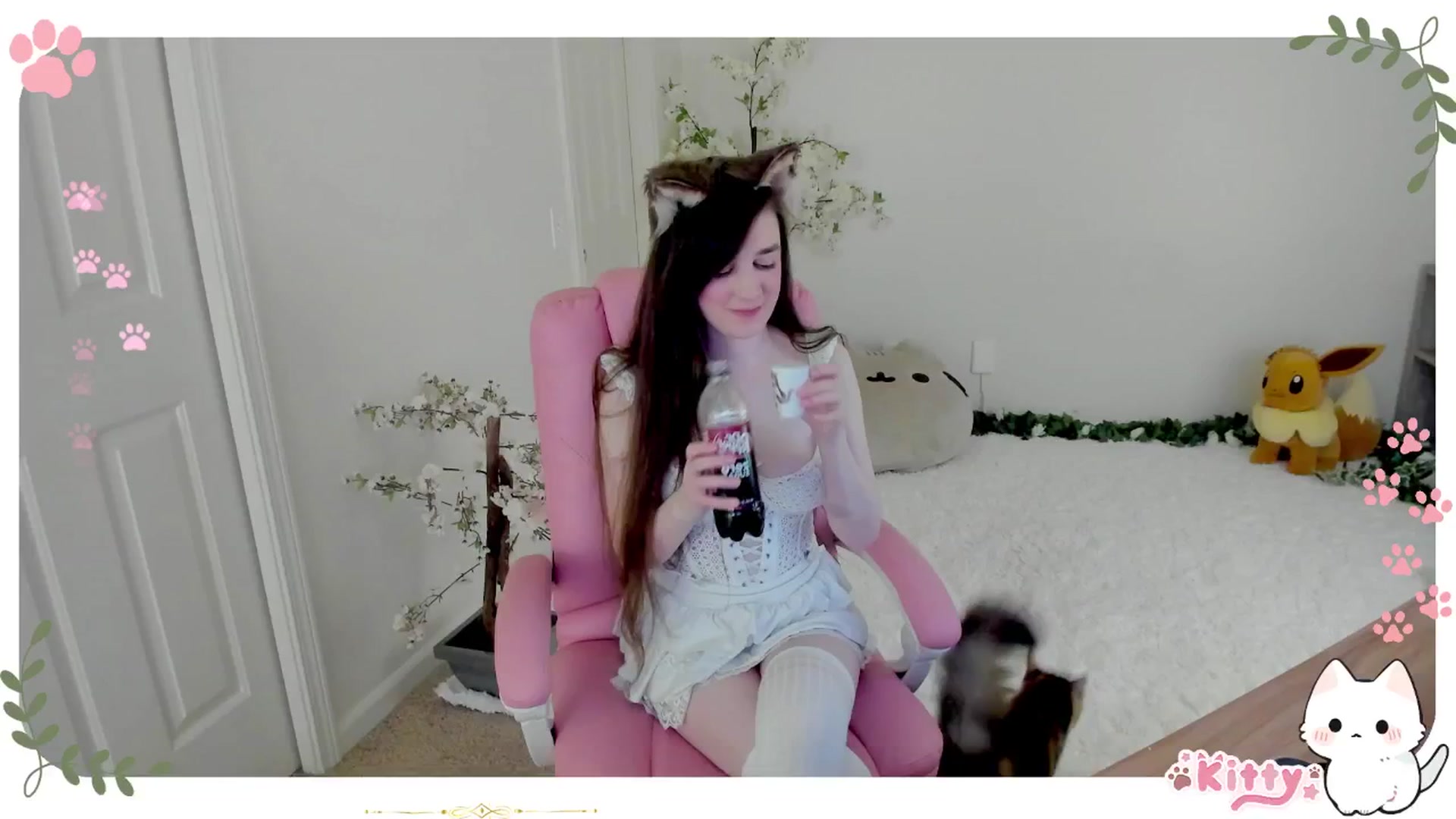Gallery image thumbnail from Kitty's myfreecams stream on, 04/06/2025, 05:35 image 10 of 20