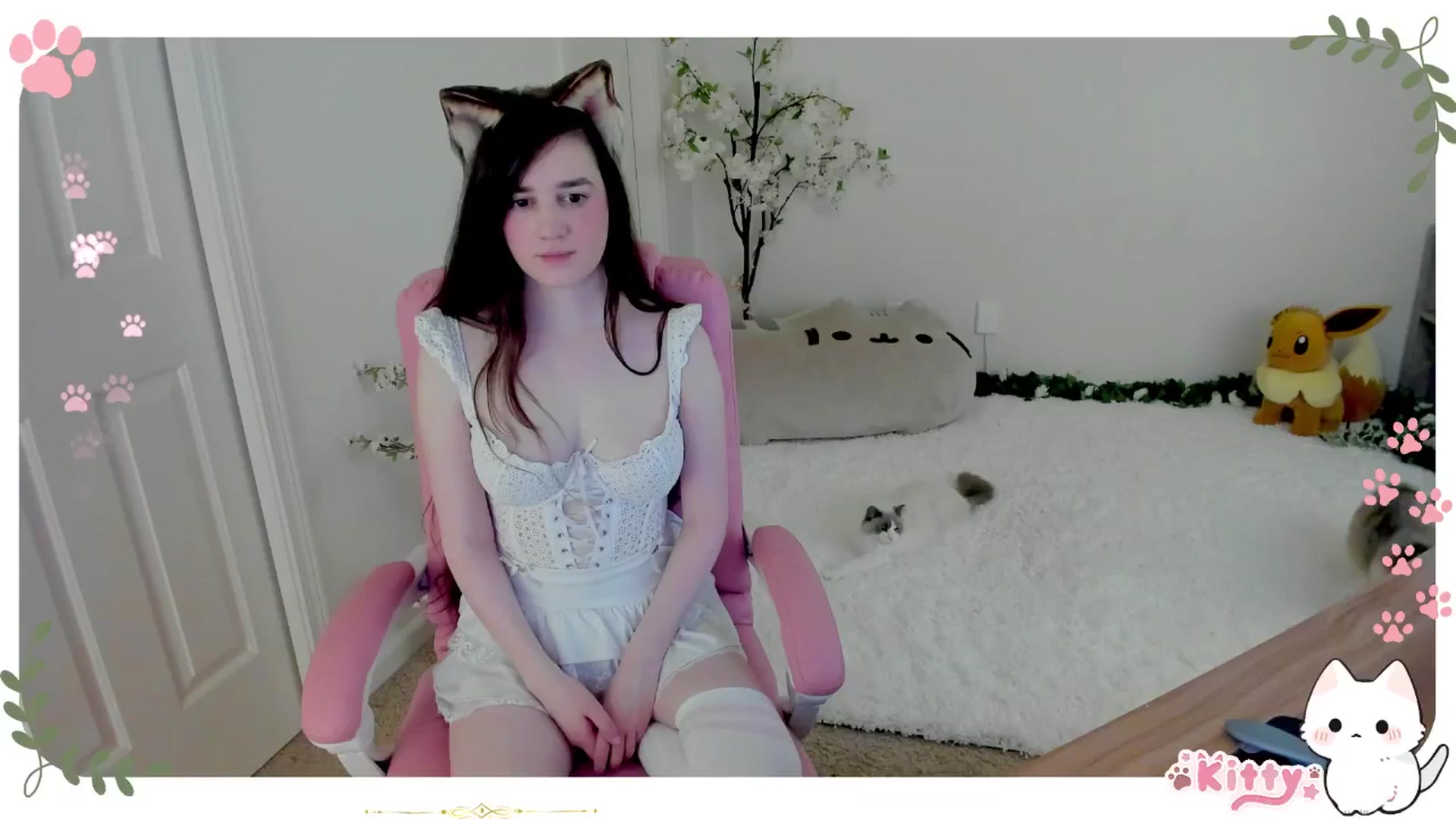 Gallery image thumbnail from Kitty's myfreecams stream on, 04/06/2025, 05:35 image 16 of 20