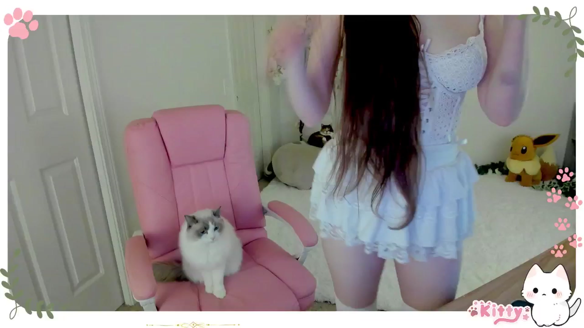 Gallery image thumbnail from Kitty's myfreecams stream on, 04/06/2025, 05:35 image 3 of 20