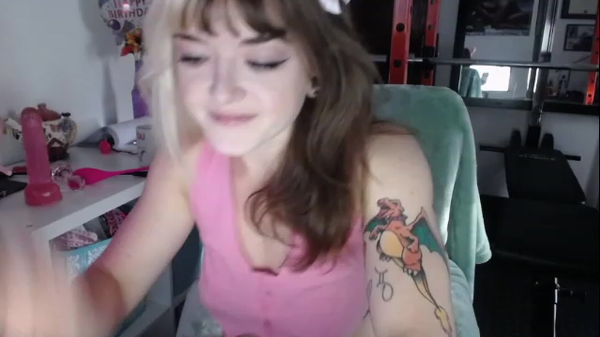 Gallery image thumbnail from KittyBangs666's myfreecams stream on, 11/29/2022, 13:41 image 3 of 20