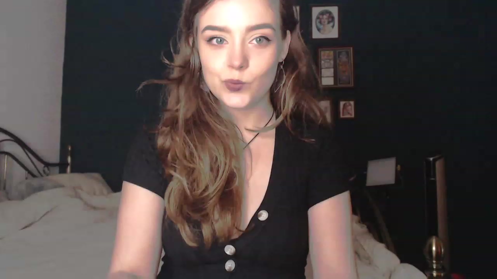 Gallery image thumbnail from KittyCash3w's myfreecams stream on, 11/18/2022, 21:16 image 1 of 20