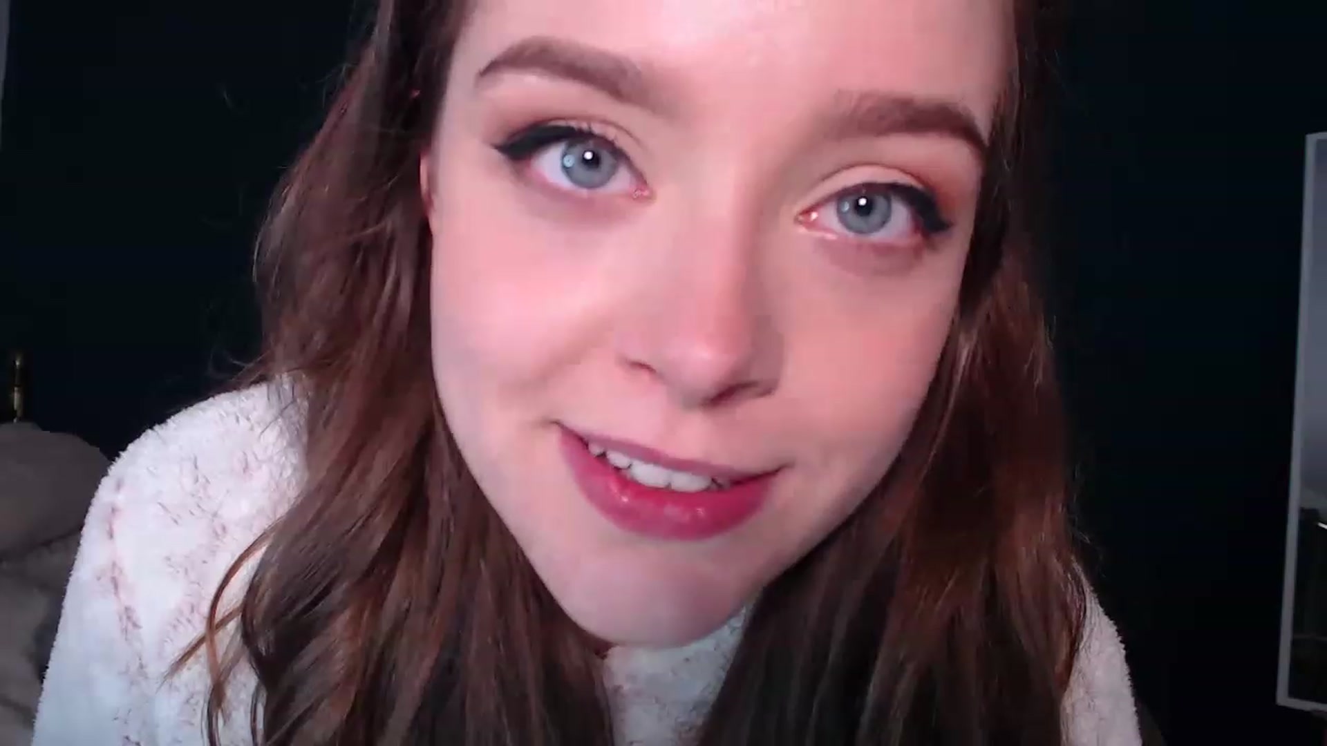 Gallery image thumbnail from KittyCash3w's myfreecams stream on, 12/01/2022, 17:46 image 19 of 20