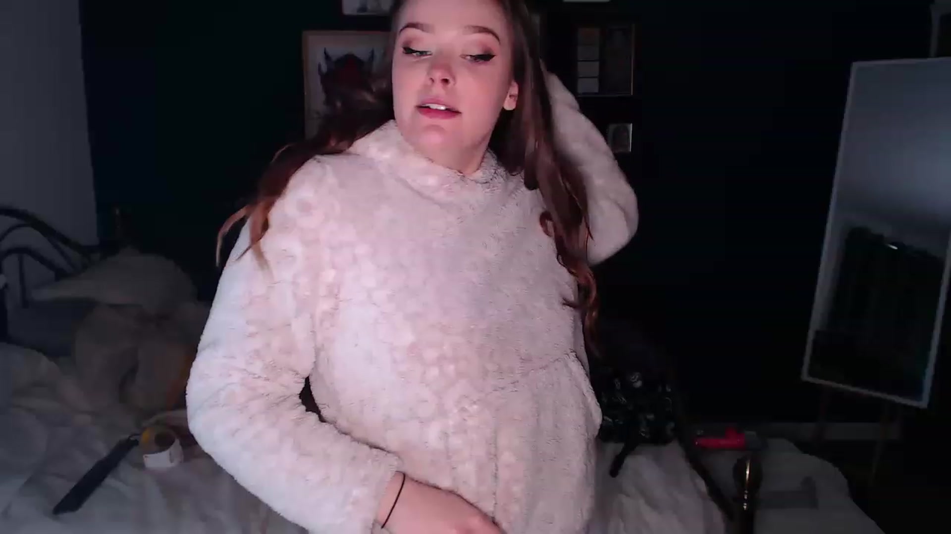 Gallery image thumbnail from KittyCash3w's myfreecams stream on, 12/01/2022, 18:14 image 18 of 20