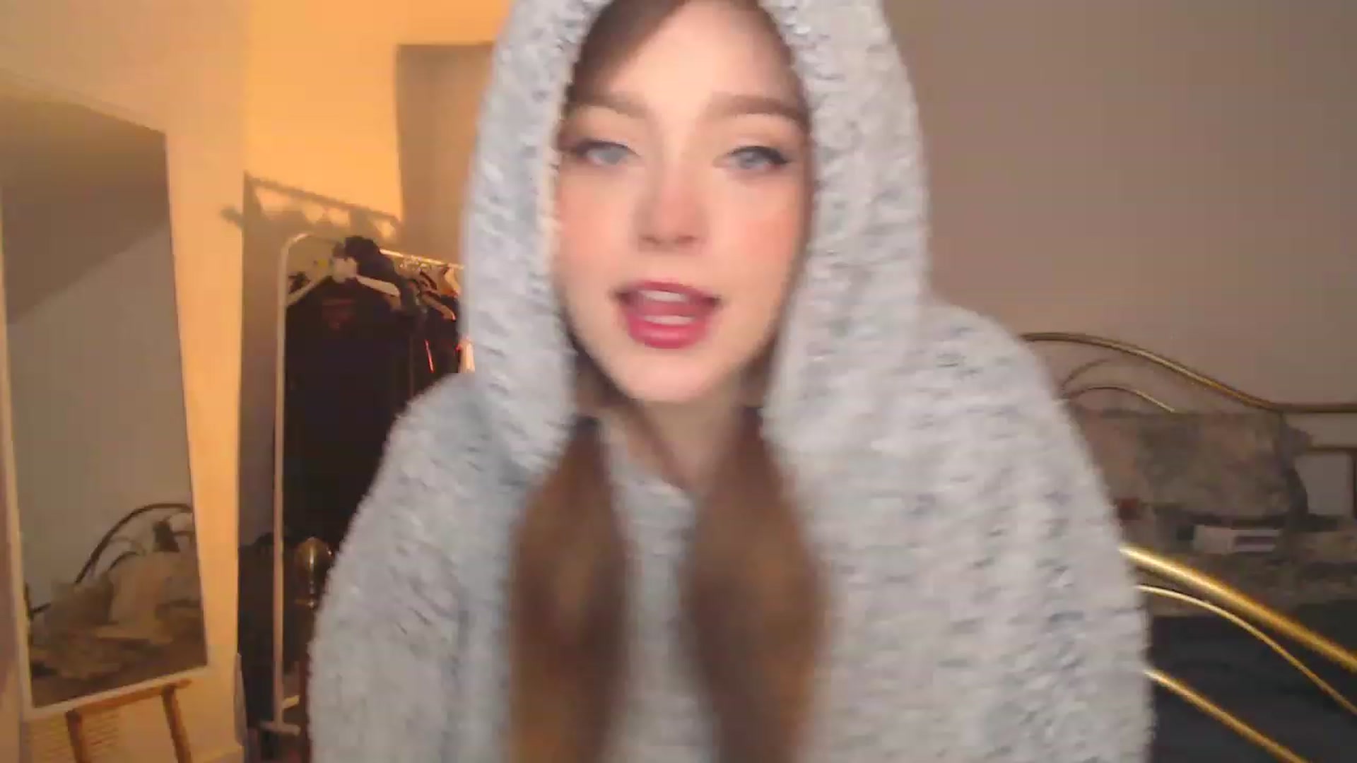 Gallery image thumbnail from KittyCash3w's myfreecams stream on, 12/22/2022, 20:12 image 3 of 20