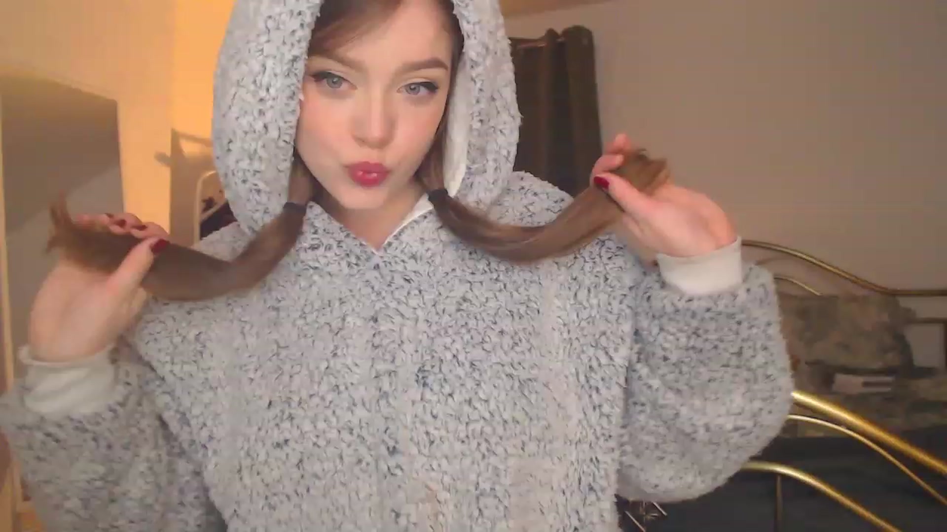 Gallery image thumbnail from KittyCash3w's myfreecams stream on, 12/22/2022, 20:12 image 1 of 20