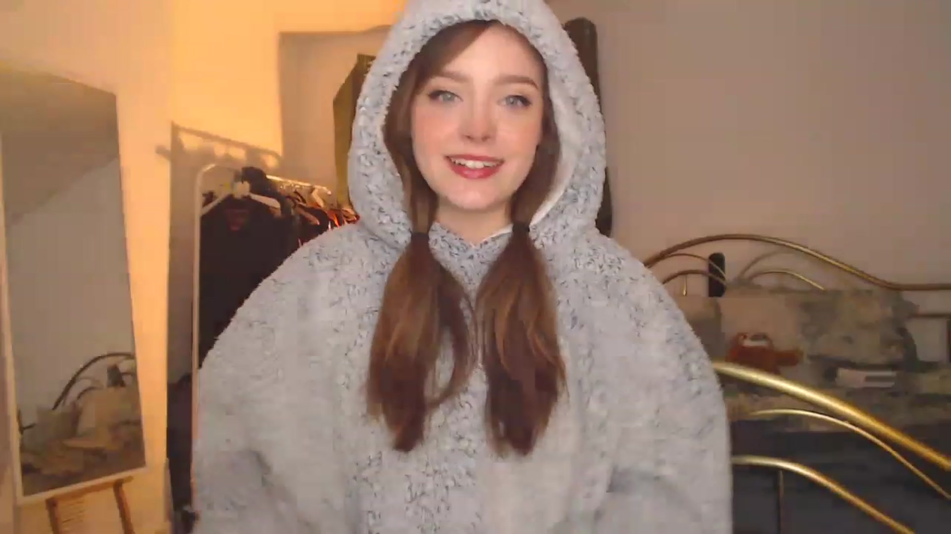 Gallery image thumbnail from KittyCash3w's myfreecams stream on, 12/22/2022, 20:12 image 4 of 20