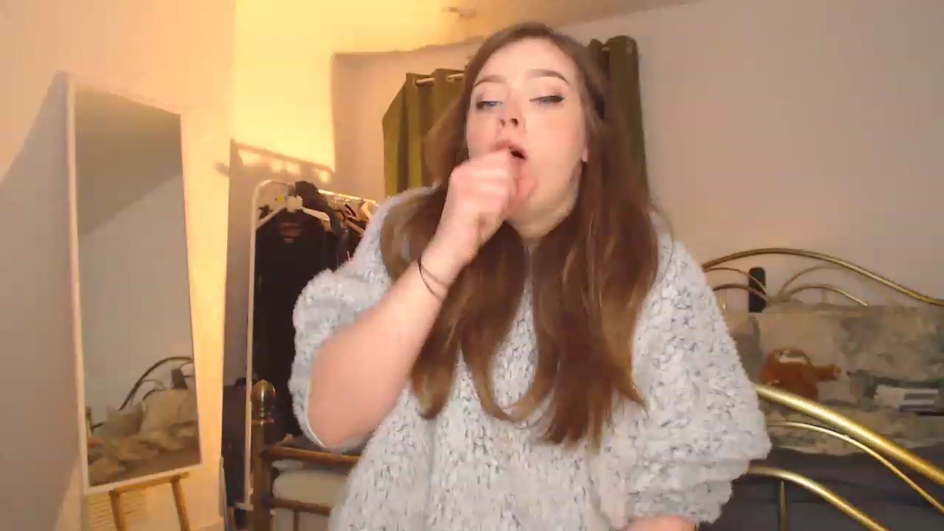 Gallery image thumbnail from KittyCash3w's myfreecams stream on, 12/22/2022, 20:33 image 4 of 20