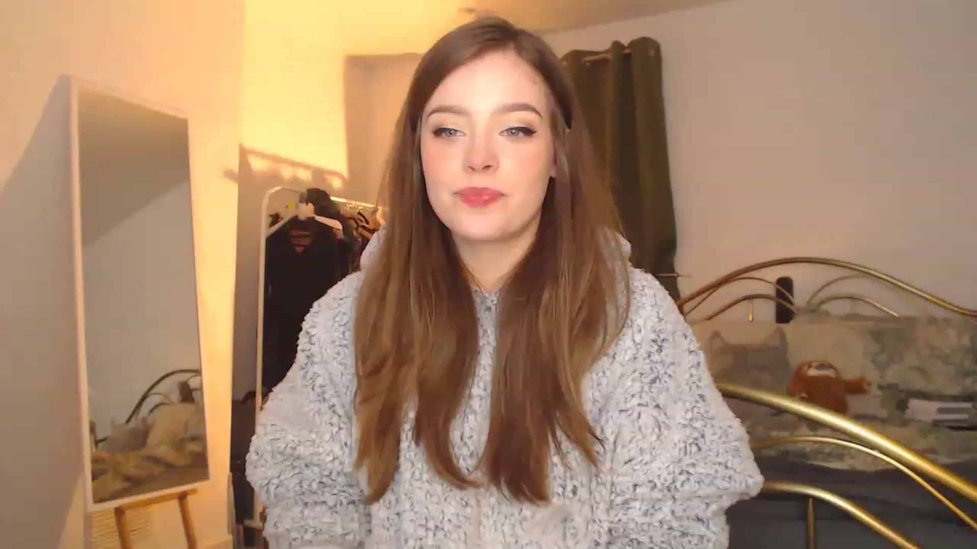 Gallery image thumbnail from KittyCash3w's myfreecams stream on, 12/22/2022, 20:33 image 2 of 20