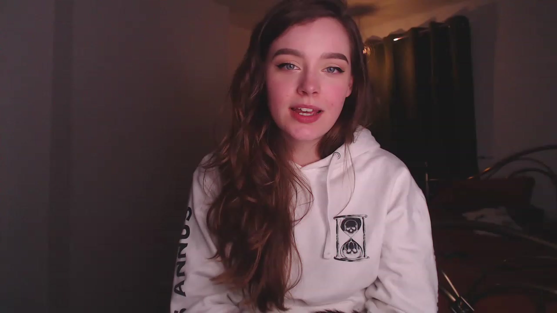 Gallery image thumbnail from KittyCash3w's myfreecams stream on, 05/04/2023, 20:34 image 13 of 20