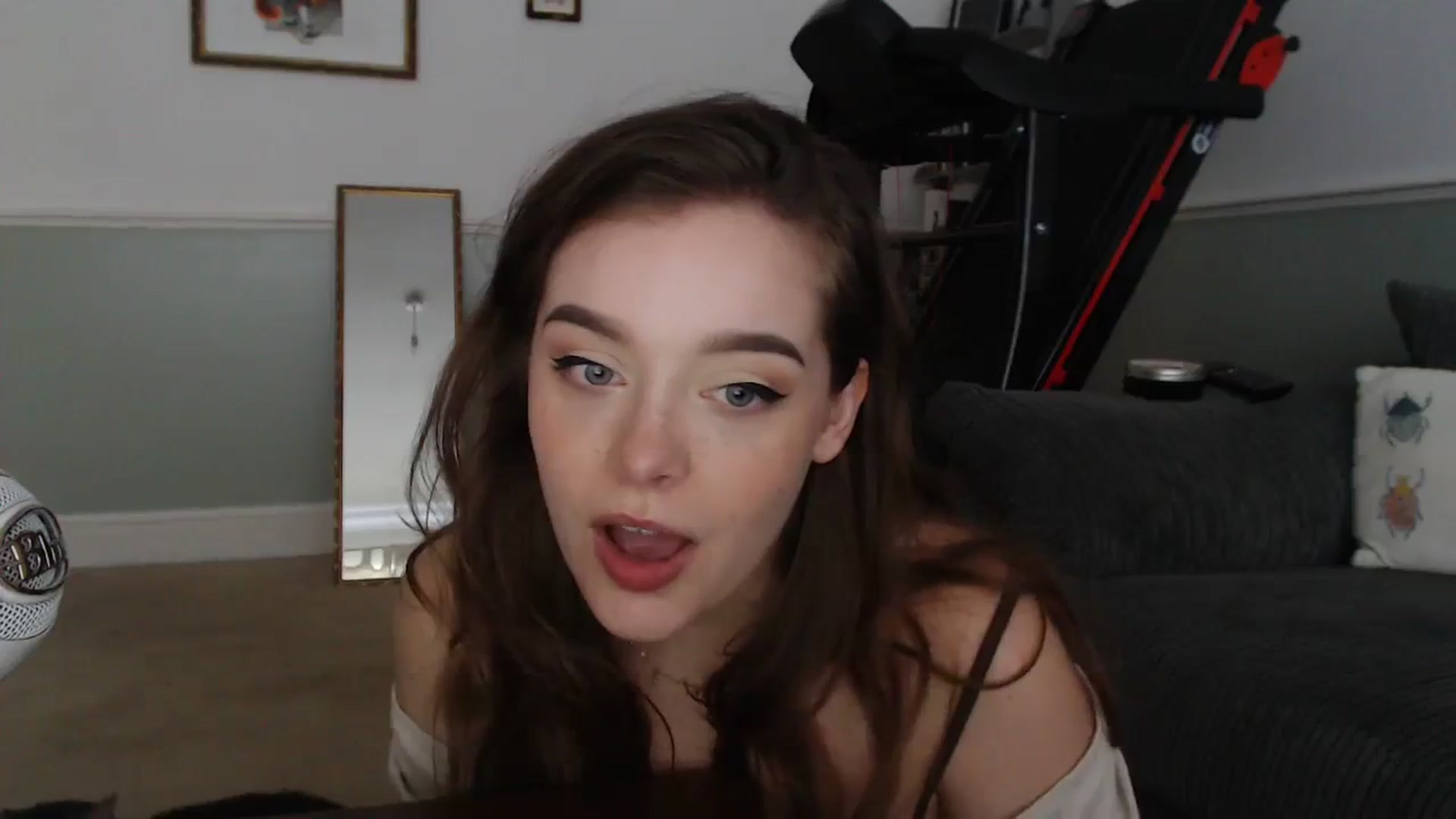 Gallery image thumbnail from KittyCash3w's myfreecams stream on, 08/10/2023, 19:40 image 9 of 20