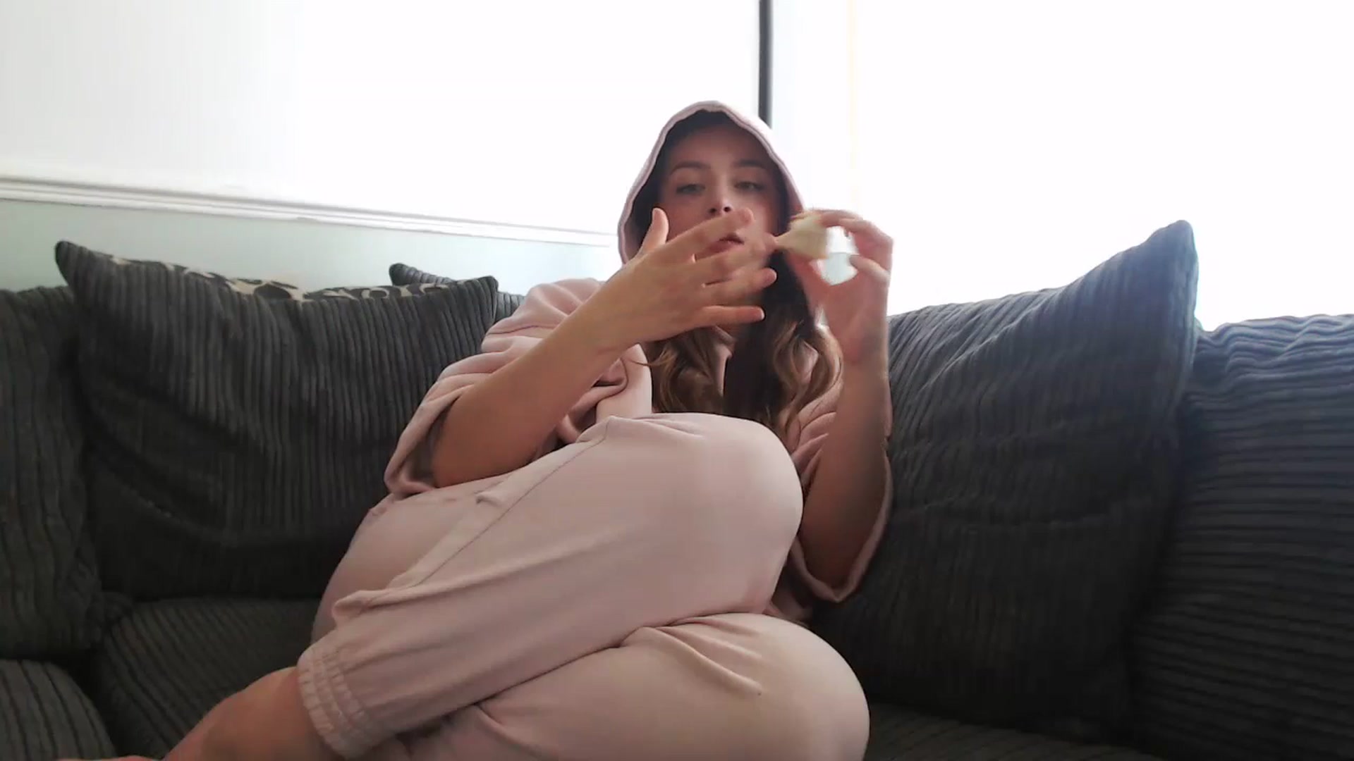 Gallery image thumbnail from KittyCash3w's myfreecams stream on, 09/03/2023, 17:08 image 2 of 20