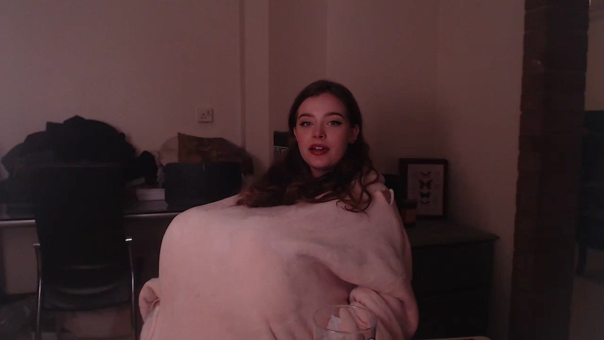 Gallery image thumbnail from KittyCash3w's myfreecams stream on, 11/03/2023, 21:11 image 2 of 20