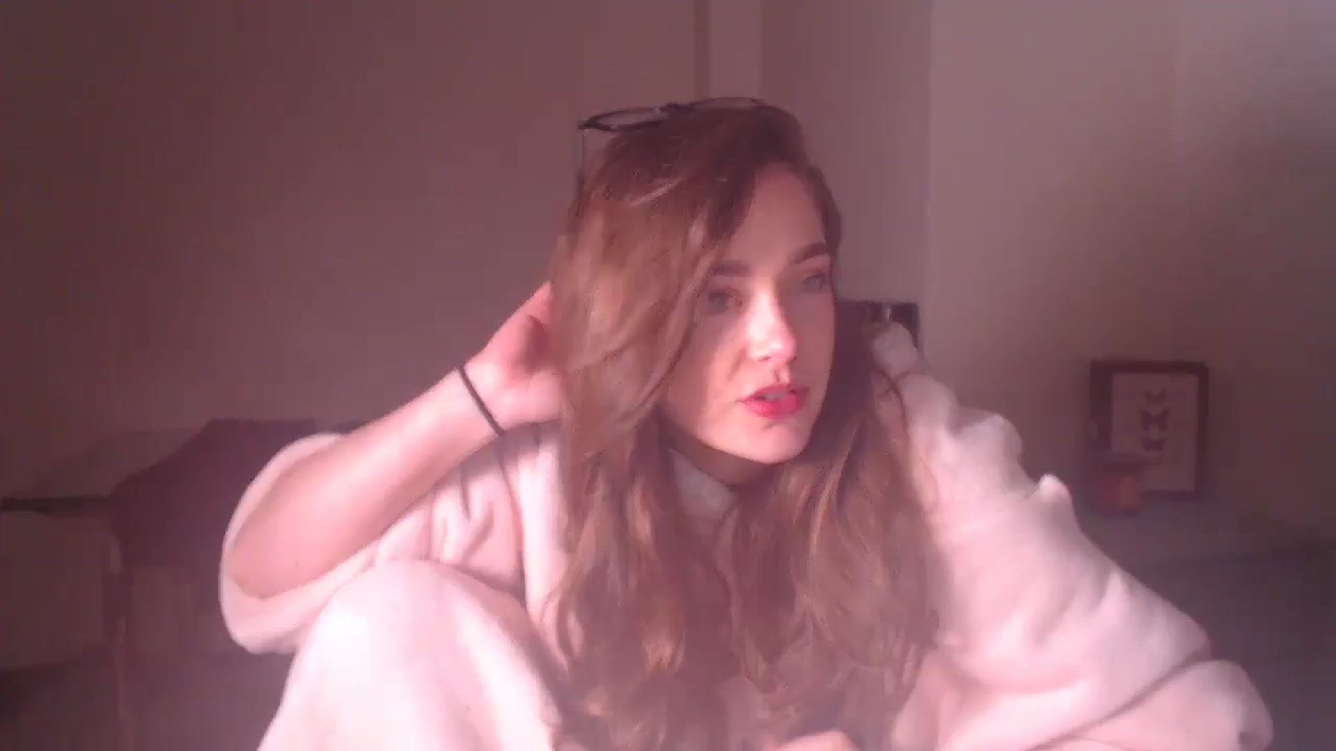 Gallery image thumbnail from KittyCash3w's myfreecams stream on, 11/06/2023, 18:37 image 1 of 20
