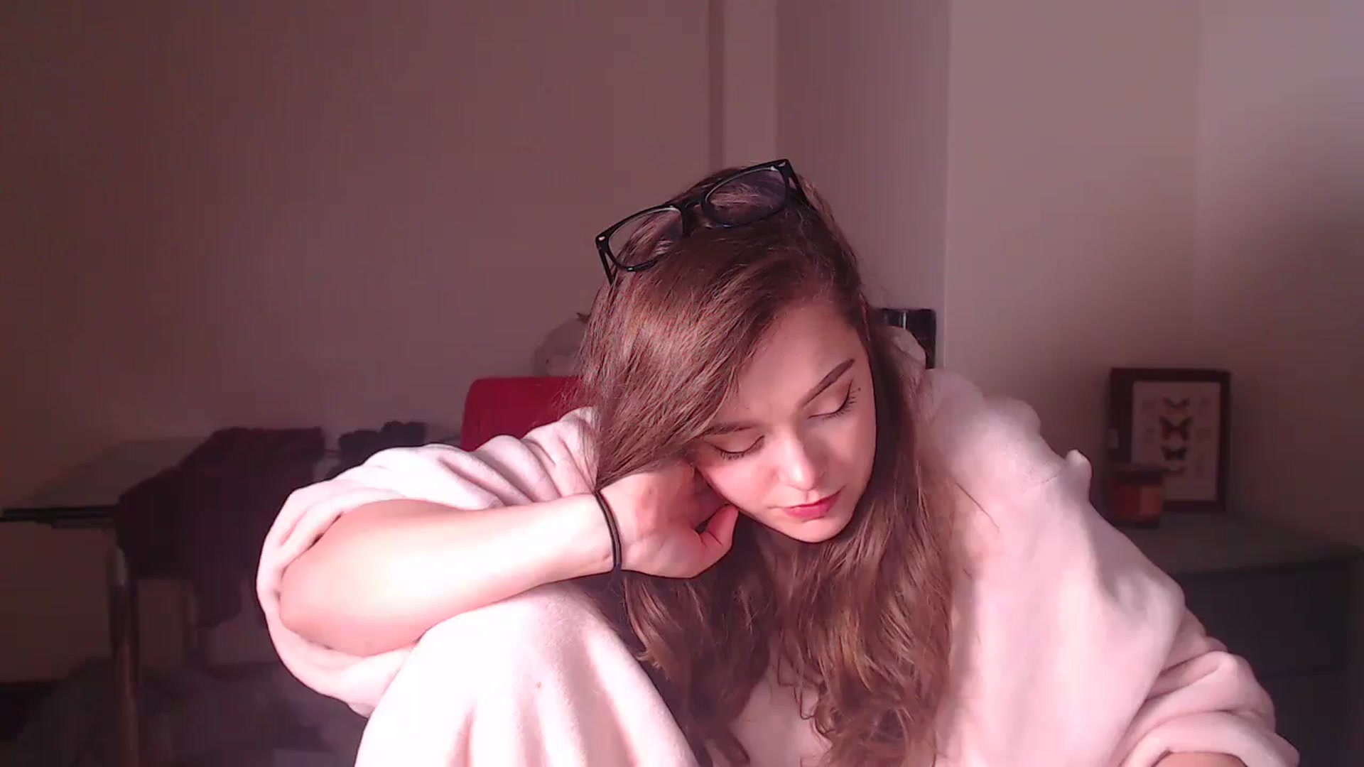 Gallery image thumbnail from KittyCash3w's myfreecams stream on, 11/06/2023, 18:37 image 7 of 20