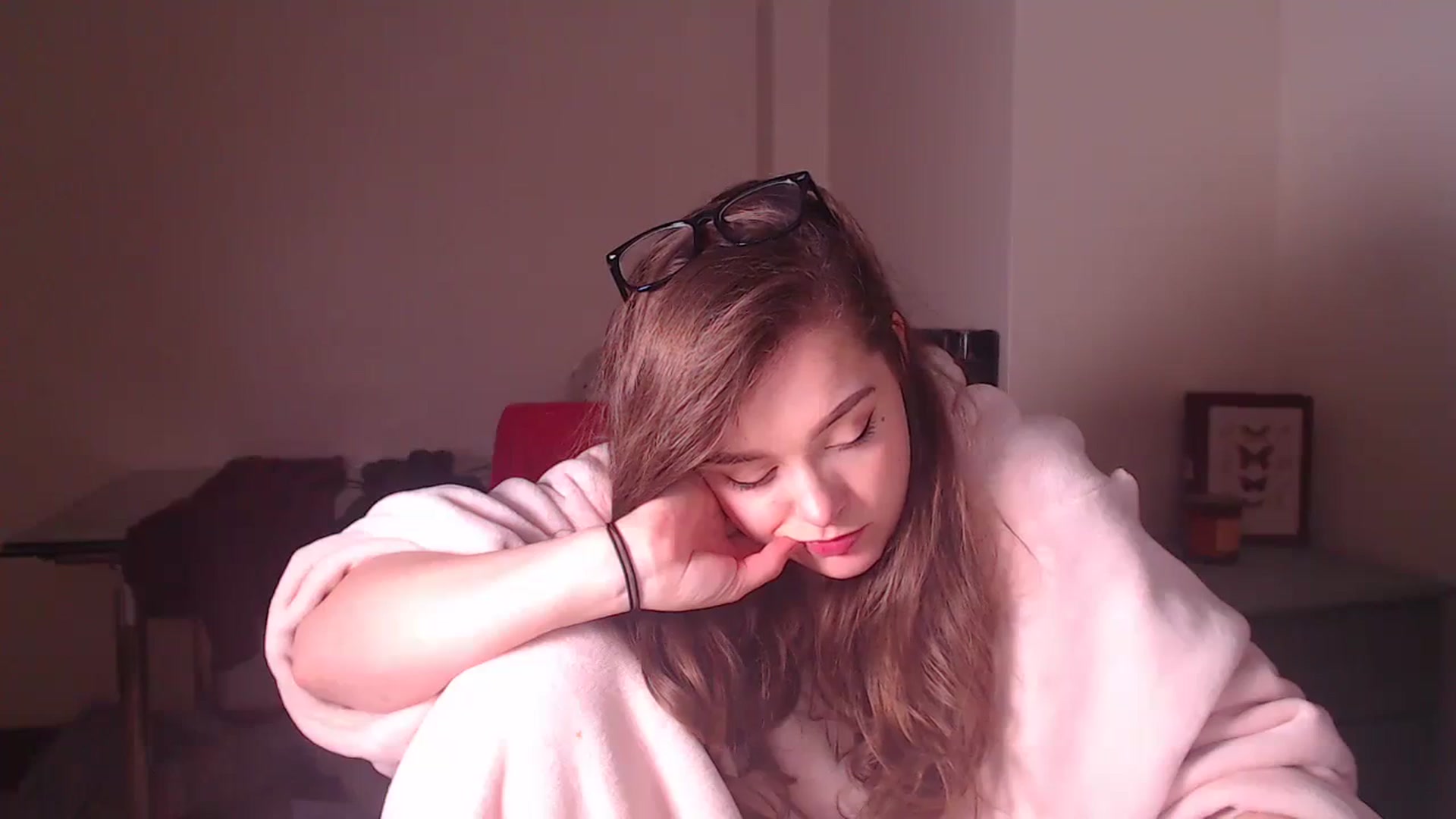 Gallery image thumbnail from KittyCash3w's myfreecams stream on, 11/06/2023, 18:37 image 6 of 20