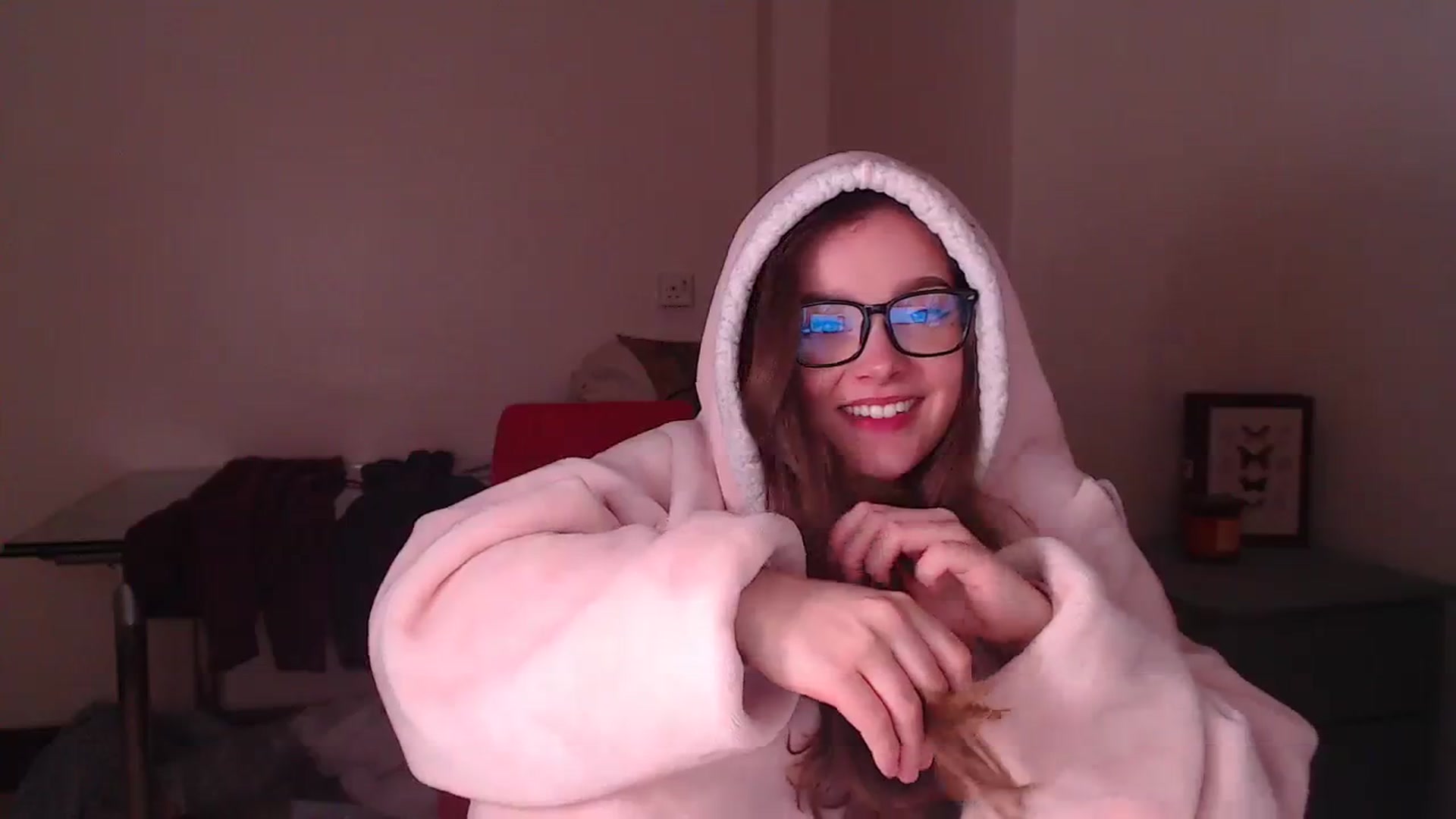 Gallery image thumbnail from KittyCash3w's myfreecams stream on, 11/06/2023, 18:37 image 17 of 20
