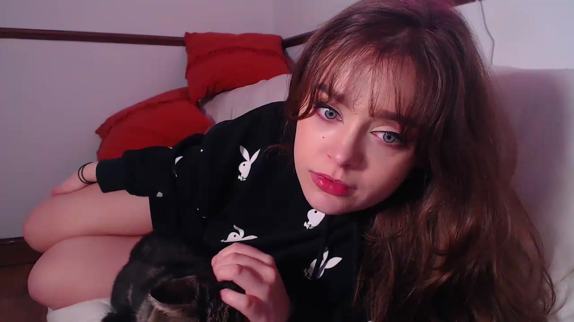 Gallery image thumbnail from KittyCash3w's myfreecams stream on, 12/06/2023, 22:39 image 12 of 20