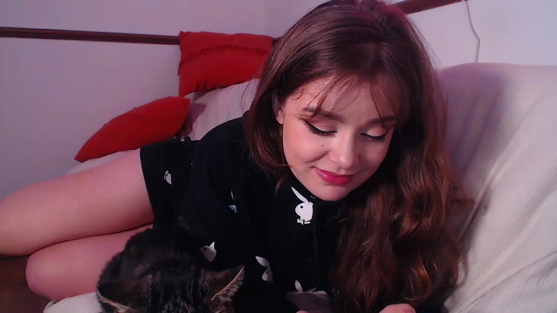 Gallery image thumbnail from KittyCash3w's myfreecams stream on, 12/06/2023, 22:39 image 17 of 20