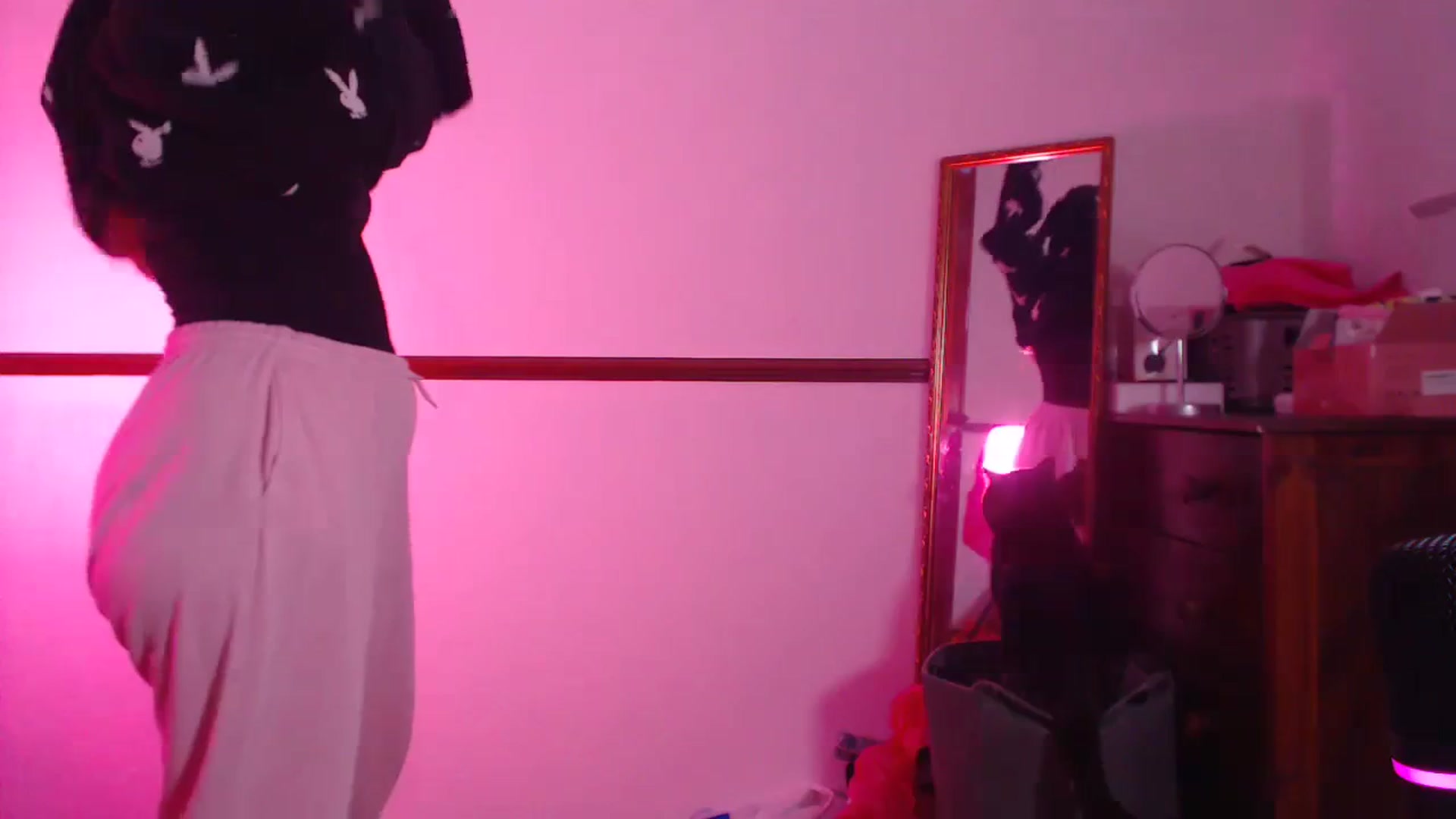 Gallery image thumbnail from KittyCash3w's myfreecams stream on, 03/14/2024, 22:00 image 2 of 20