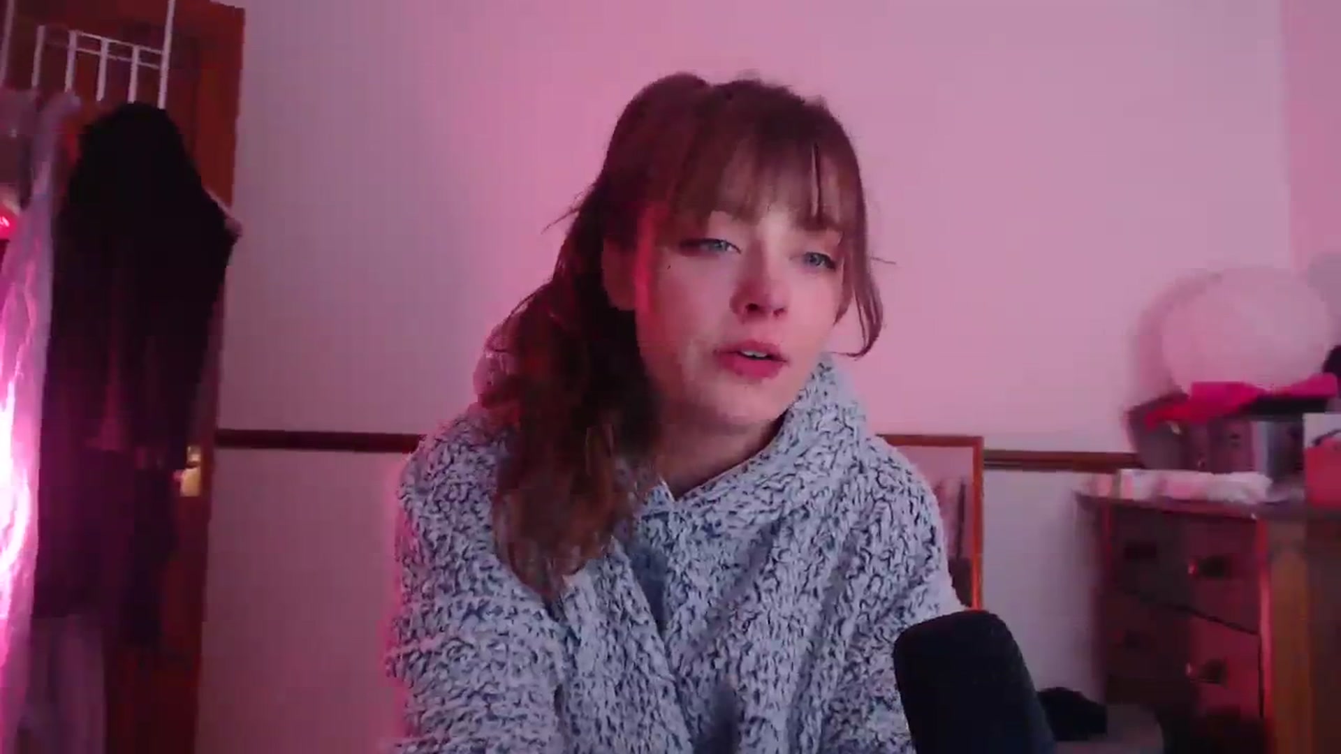 Gallery image thumbnail from KittyCash3w's myfreecams stream on, 04/10/2024, 21:30 image 20 of 20