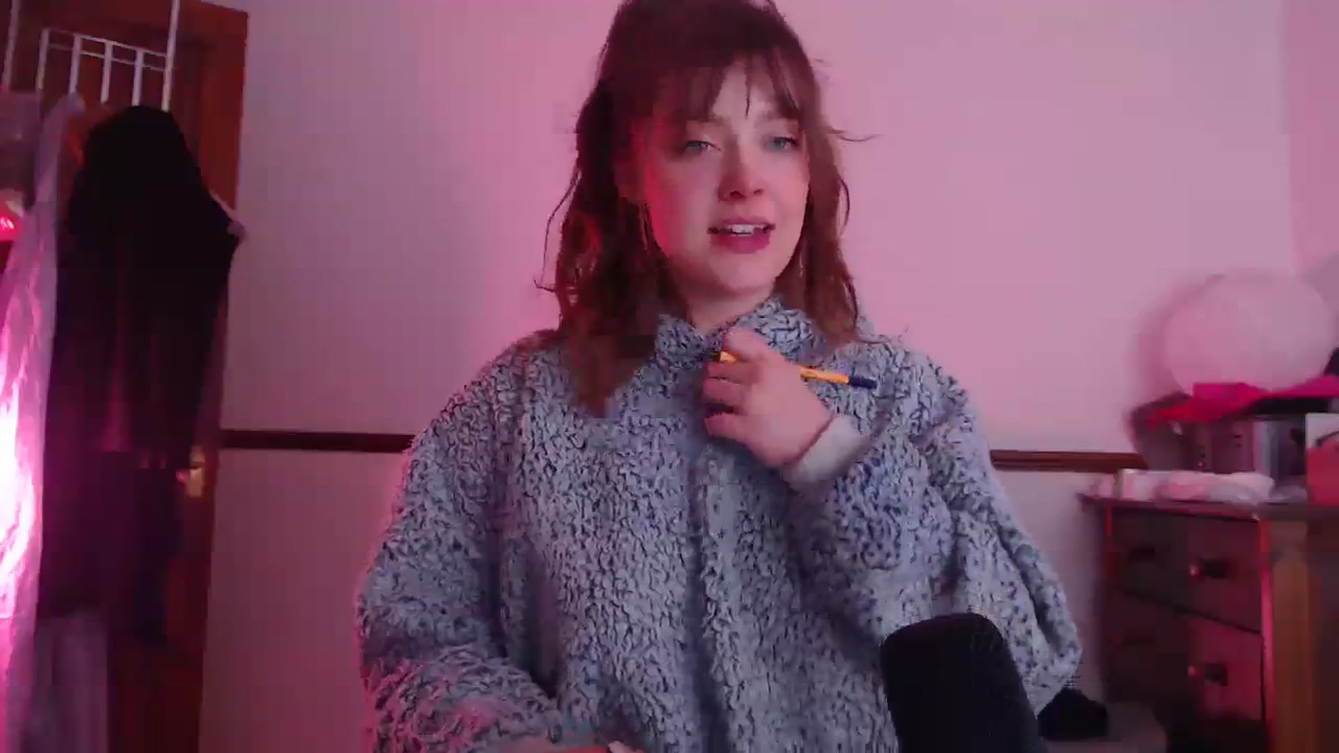 Gallery image thumbnail from KittyCash3w's myfreecams stream on, 04/10/2024, 21:30 image 17 of 20