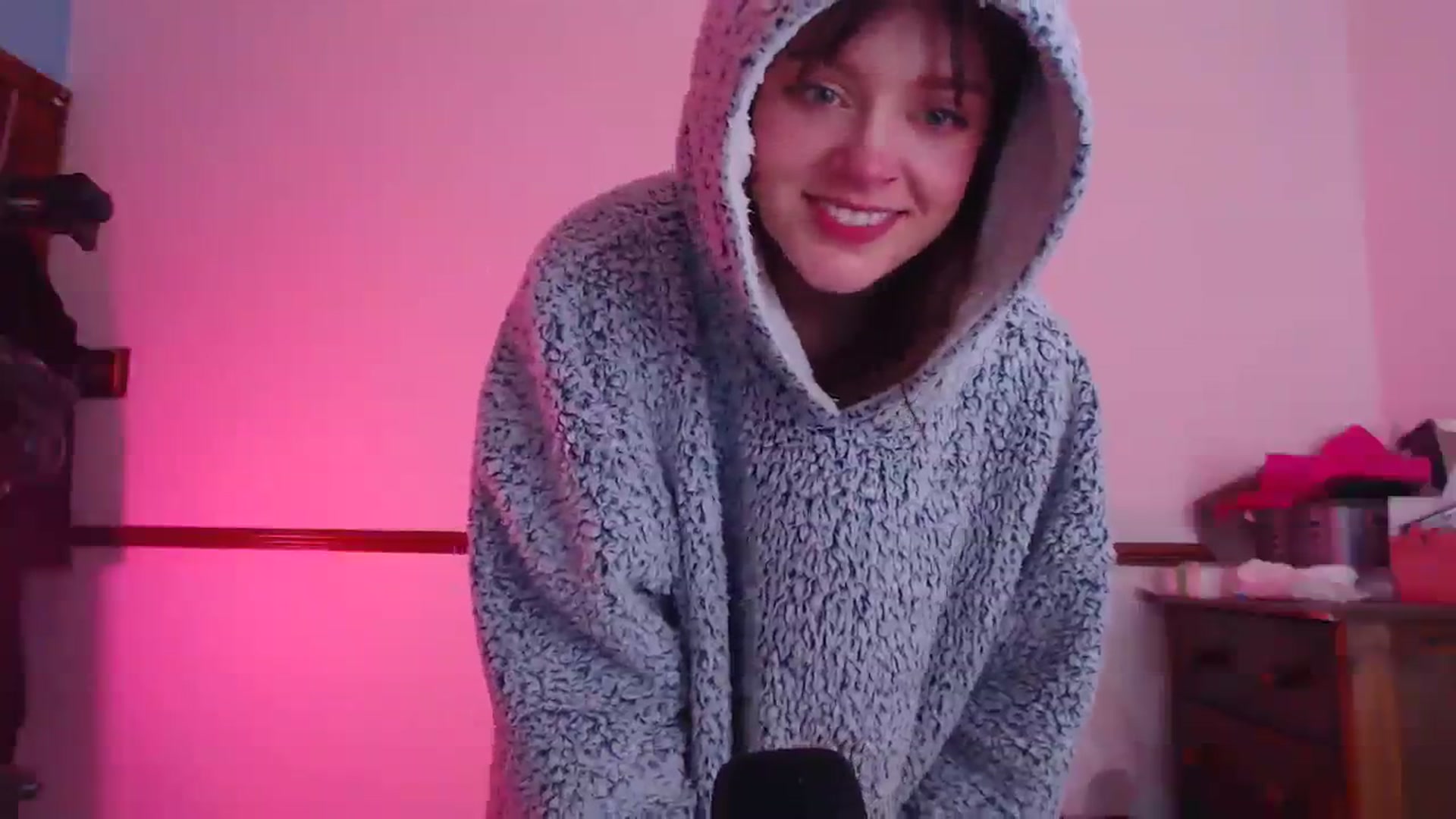 Gallery image thumbnail from KittyCash3w's myfreecams stream on, 04/10/2024, 21:30 image 5 of 20