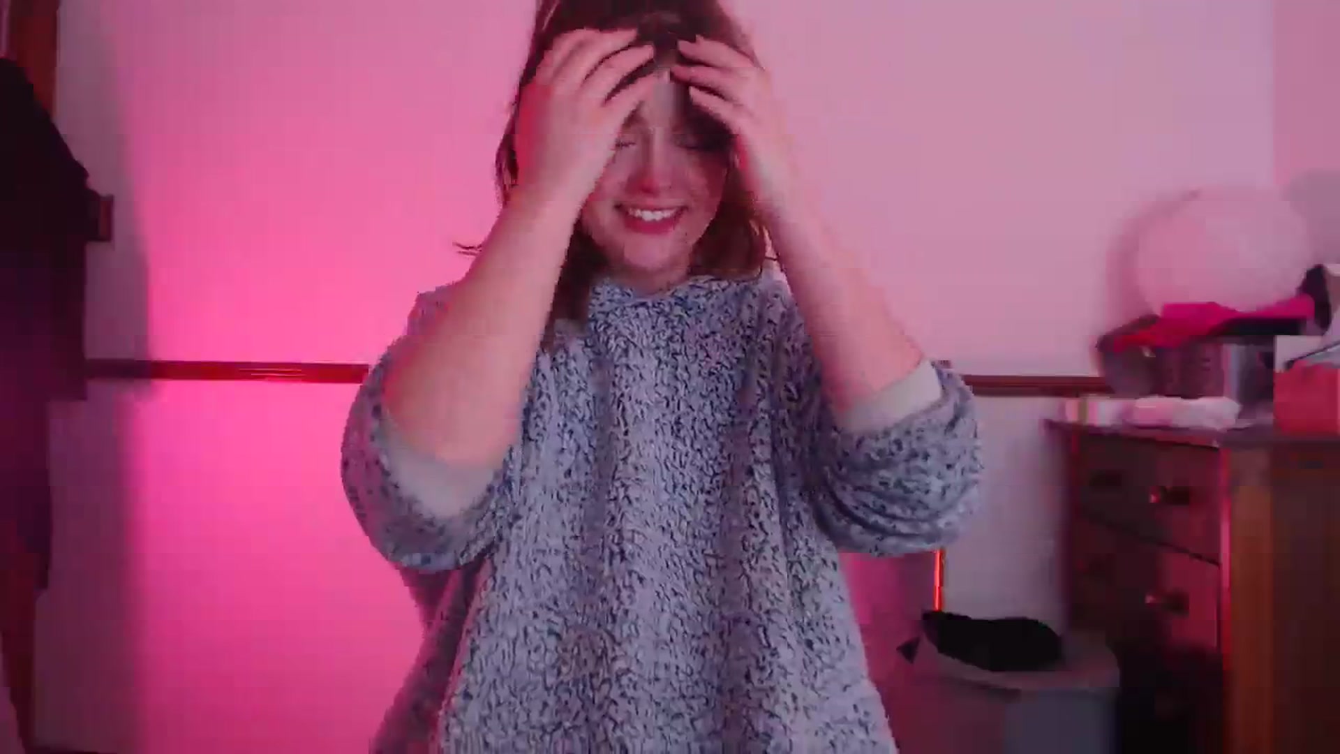Gallery image thumbnail from KittyCash3w's myfreecams stream on, 04/10/2024, 21:30 image 10 of 20