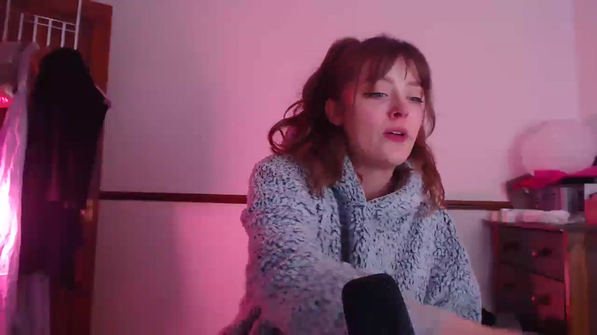 Gallery image thumbnail from KittyCash3w's myfreecams stream on, 04/10/2024, 21:30 image 16 of 20