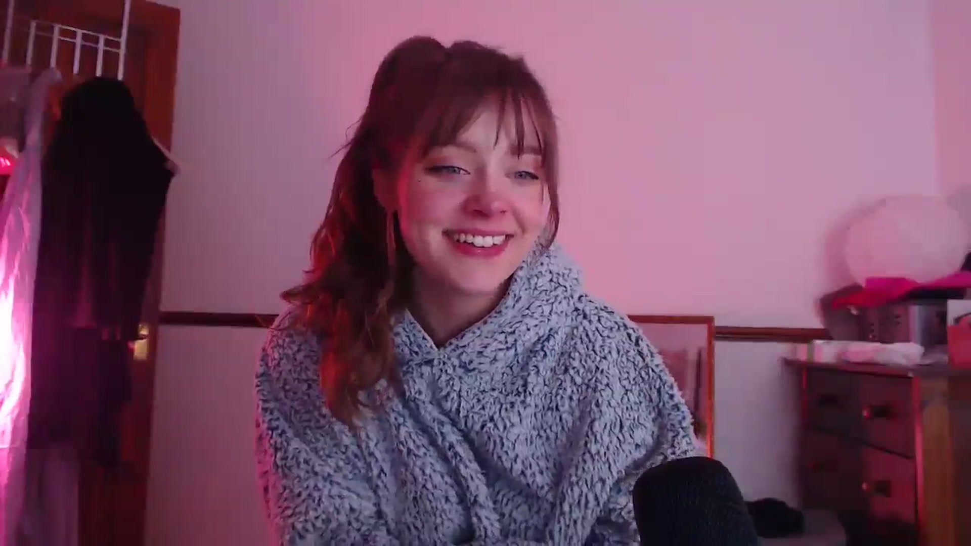 Gallery image thumbnail from KittyCash3w's myfreecams stream on, 04/10/2024, 21:30 image 19 of 20