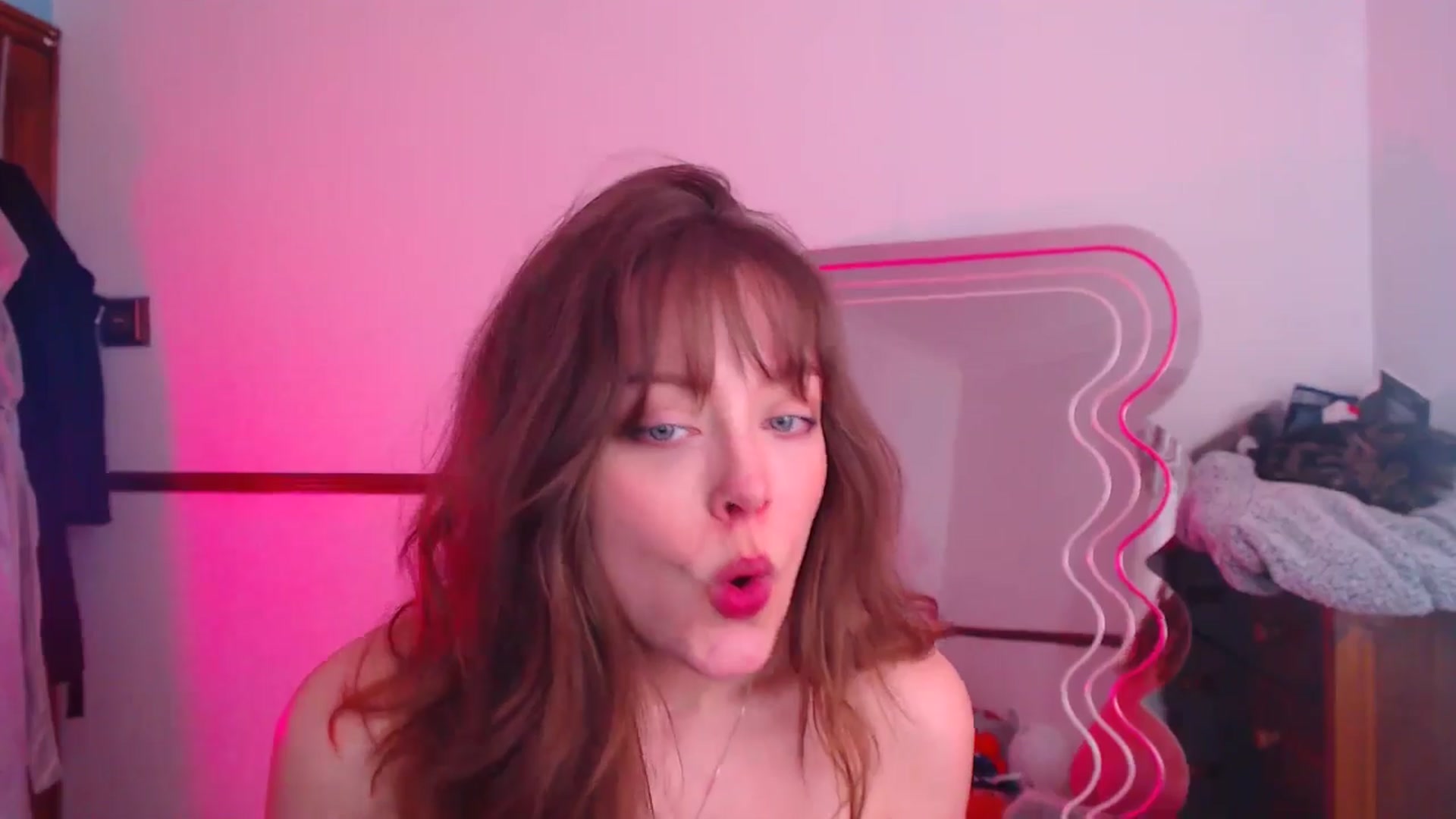 Gallery image thumbnail from KittyCash3w's myfreecams stream on, 04/17/2024, 19:56 image 10 of 20